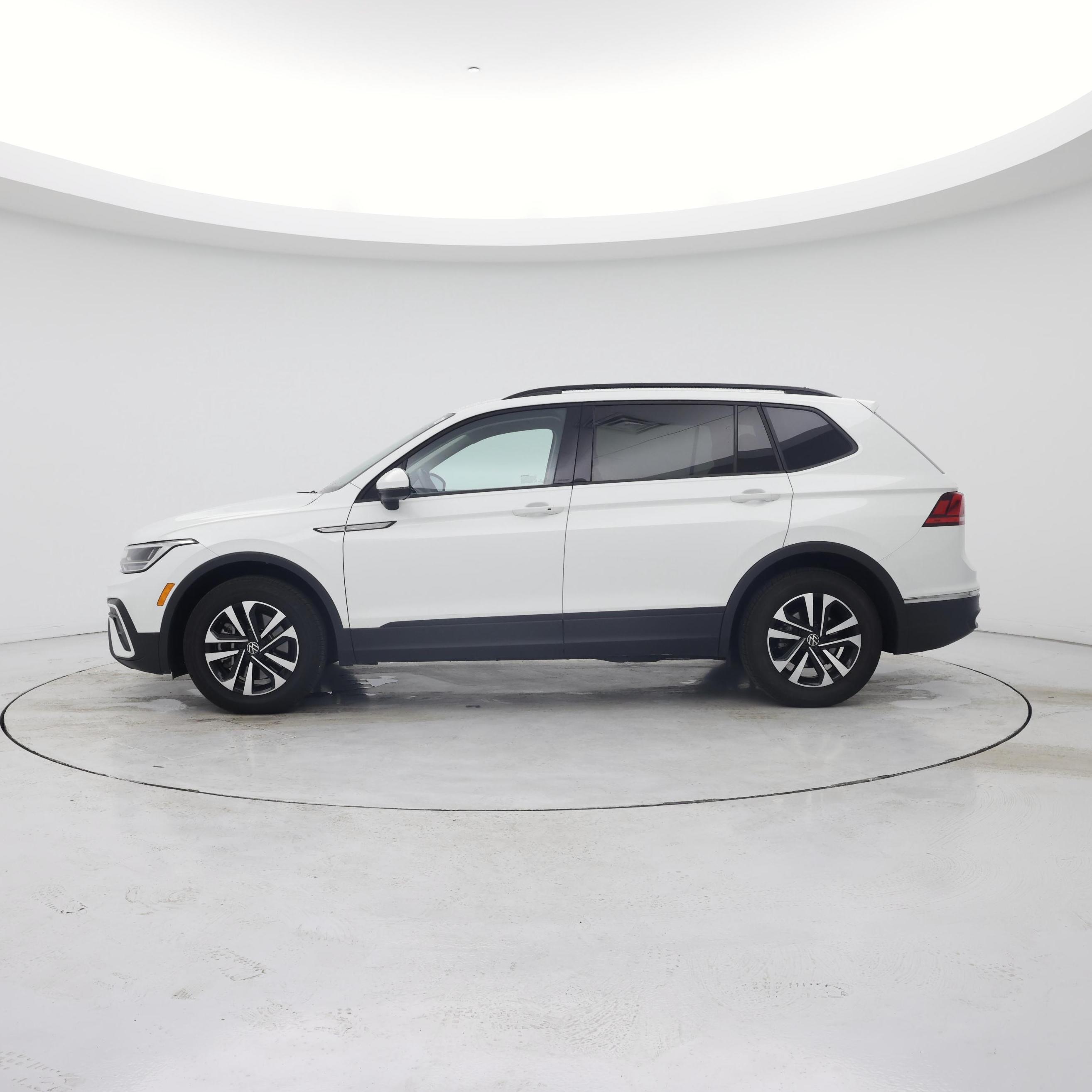 Thumbnail: 2024 Volkswagen Tiguan - 3