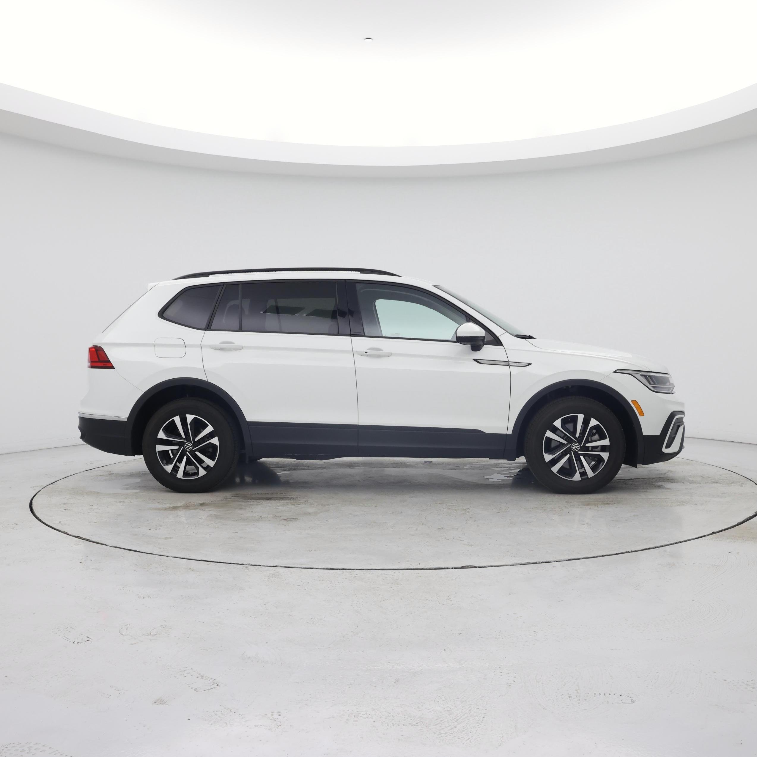 Thumbnail: 2024 Volkswagen Tiguan - 7
