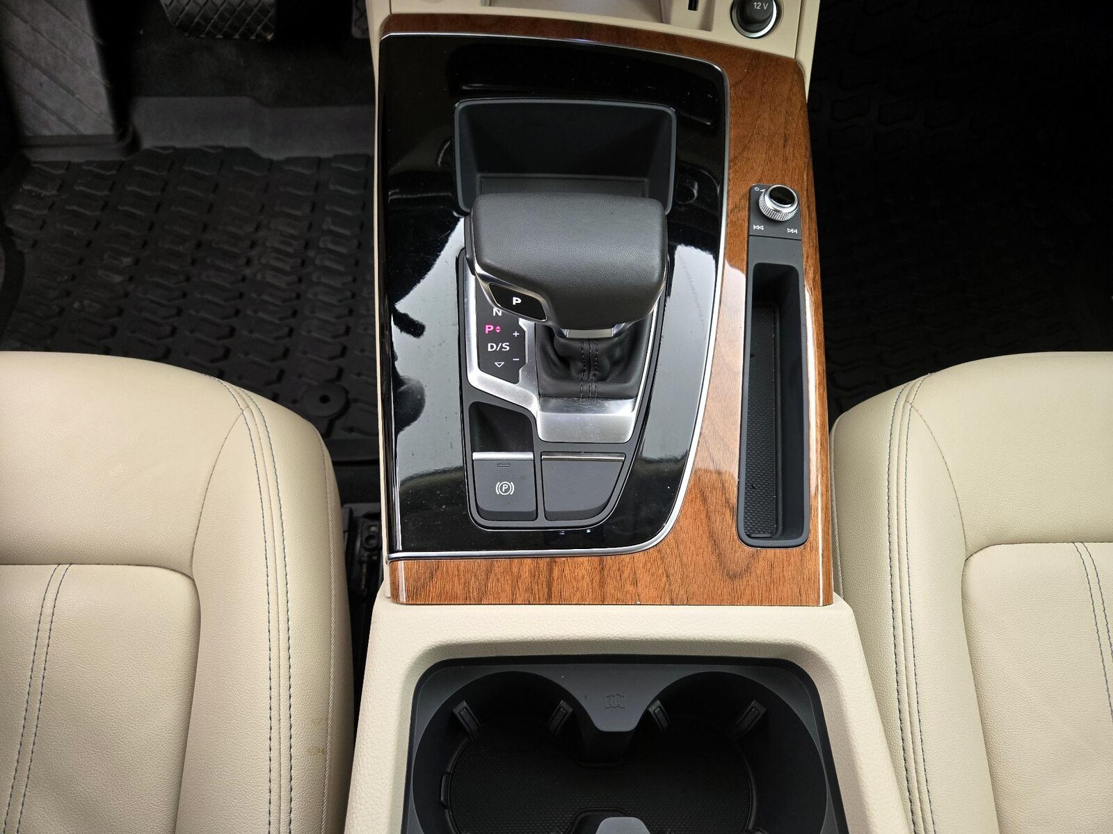 2023 Audi Q5 Premium - Photo 18