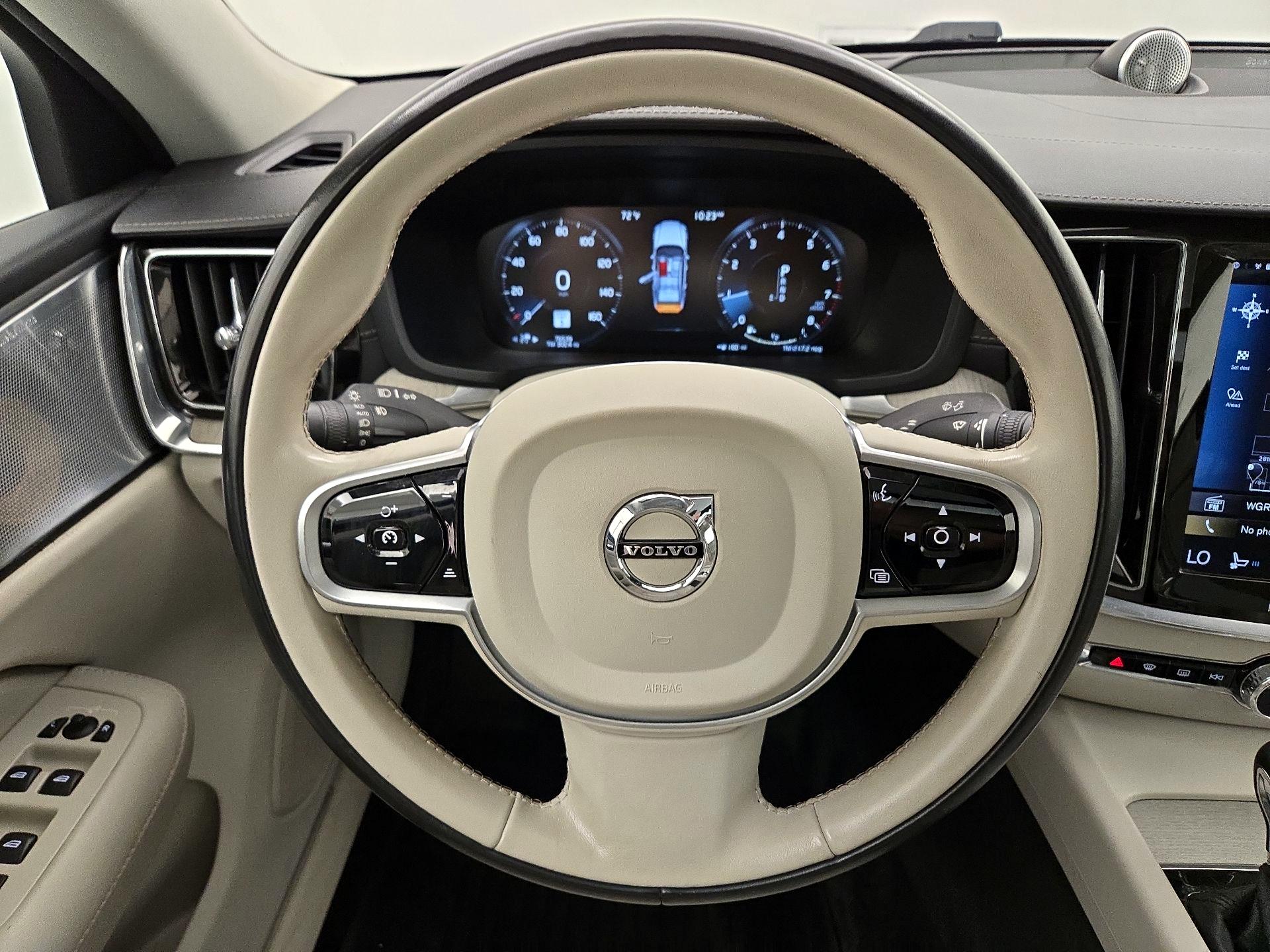 Thumbnail: 2019 Volvo S60 - 10