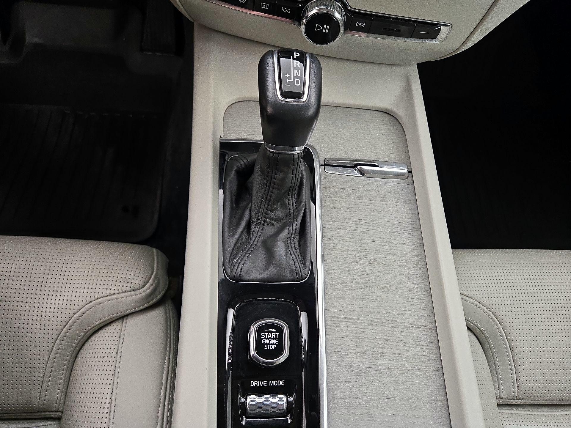 Thumbnail: 2019 Volvo S60 - 18
