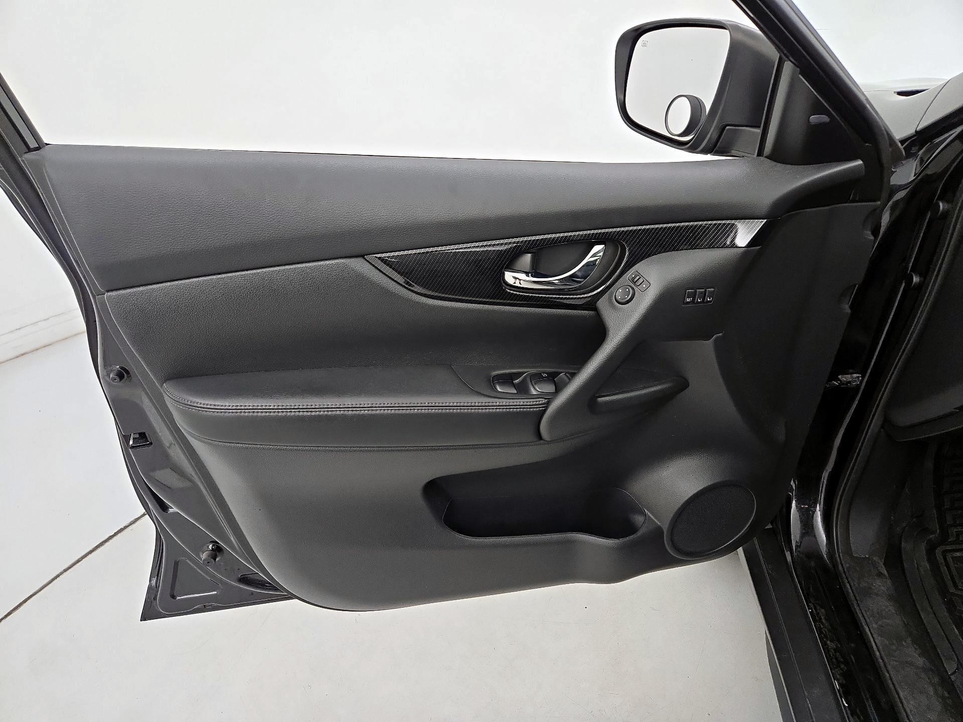 Thumbnail: 2019 Nissan Rogue - 12