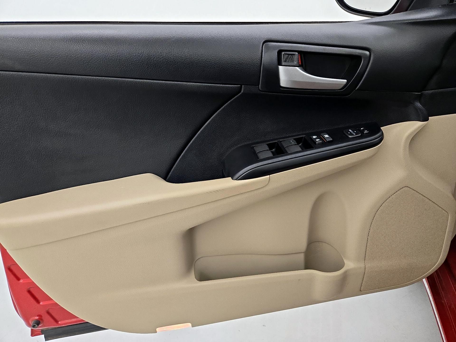 Thumbnail: 2014 Toyota Camry - 12