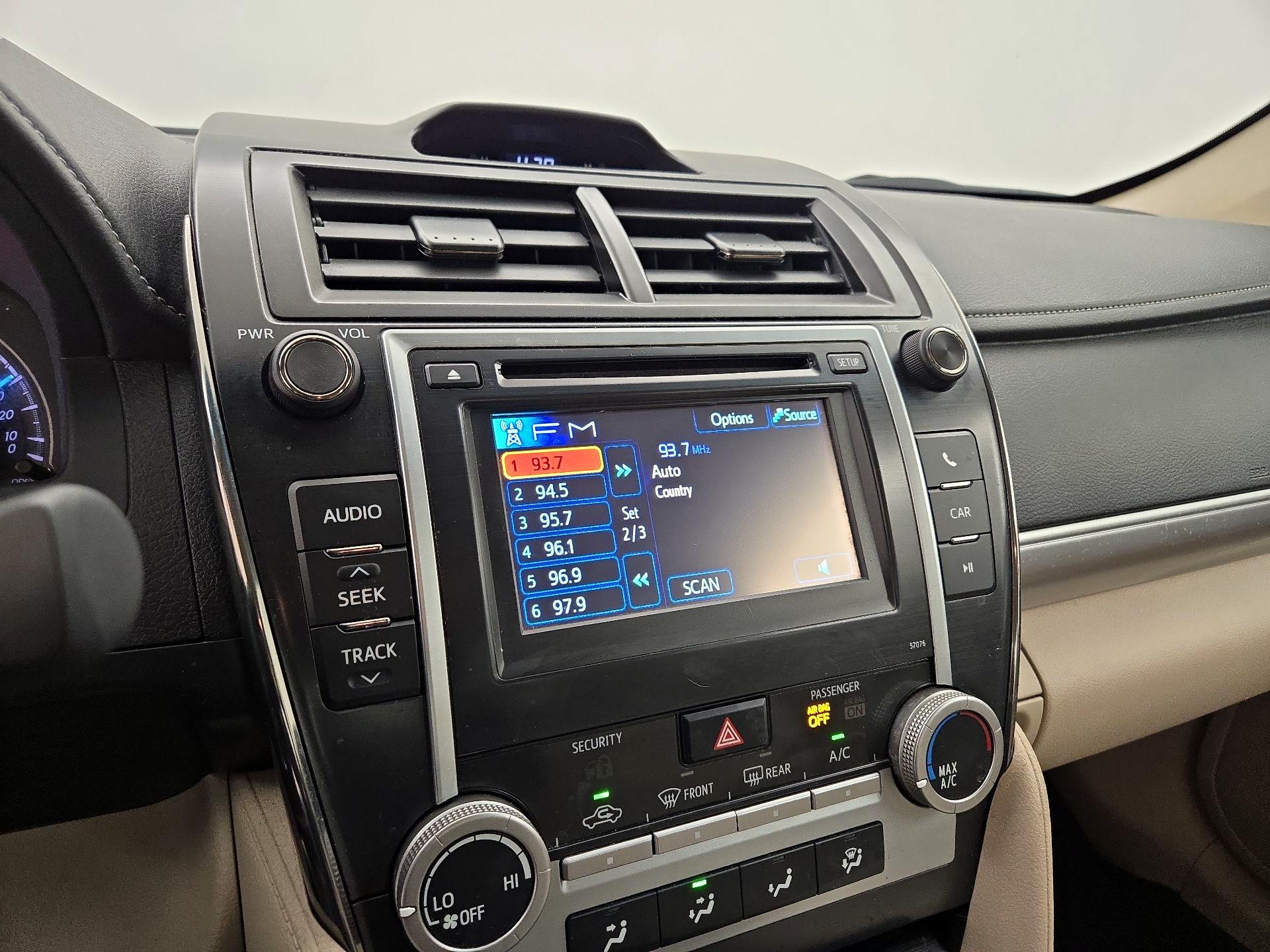 Thumbnail: 2014 Toyota Camry - 14