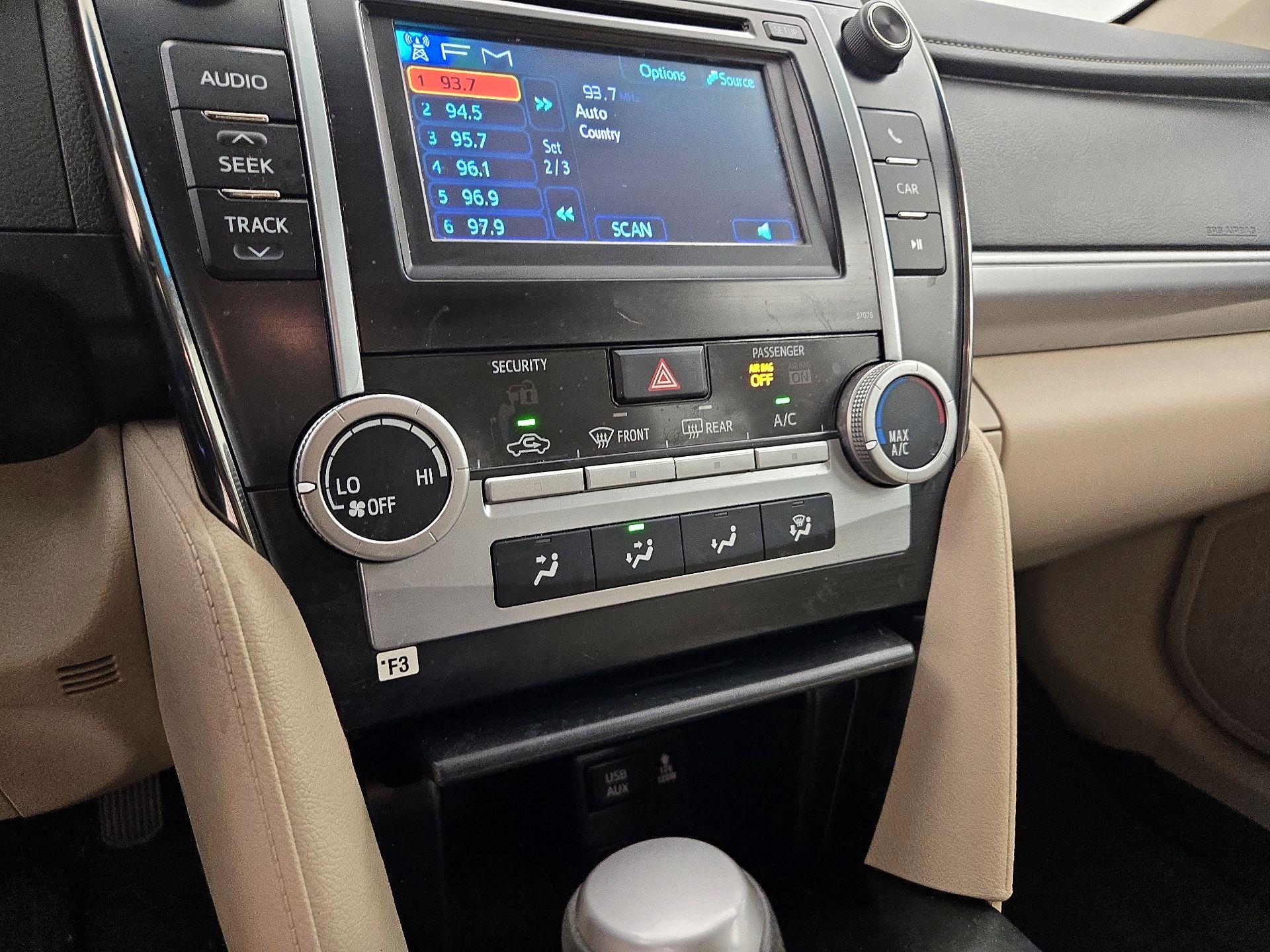 Thumbnail: 2014 Toyota Camry - 15