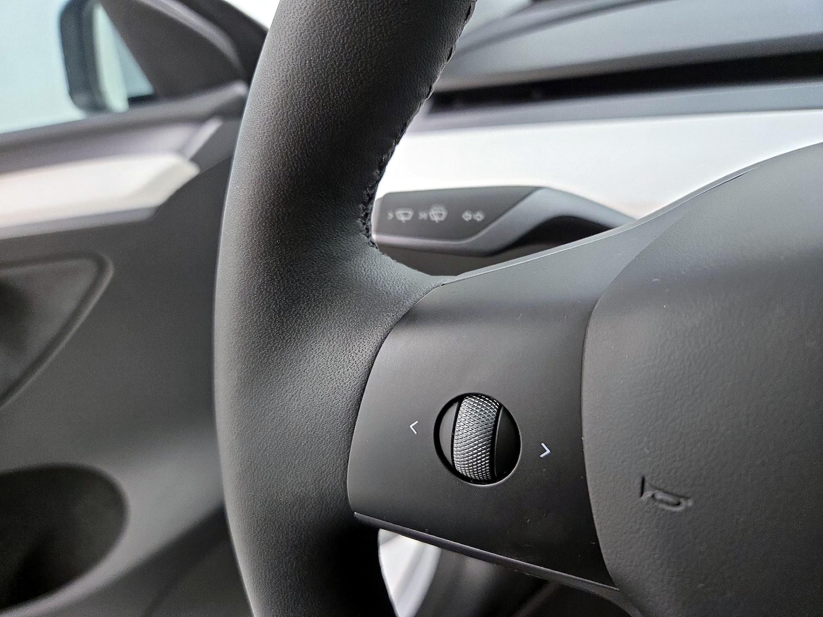 2025 Tesla Model Y Performance - Photo 14