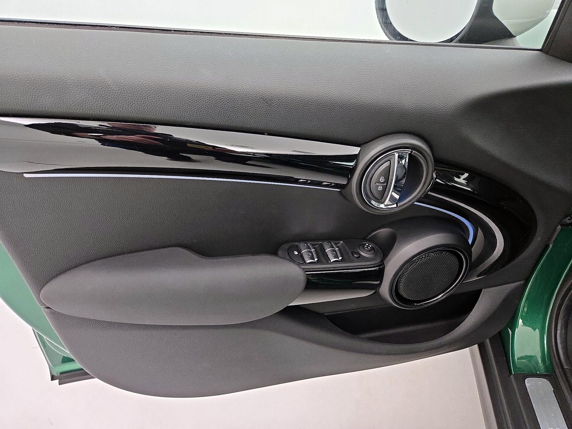 Thumbnail: 2022 MINI Cooper Hardtop - 12