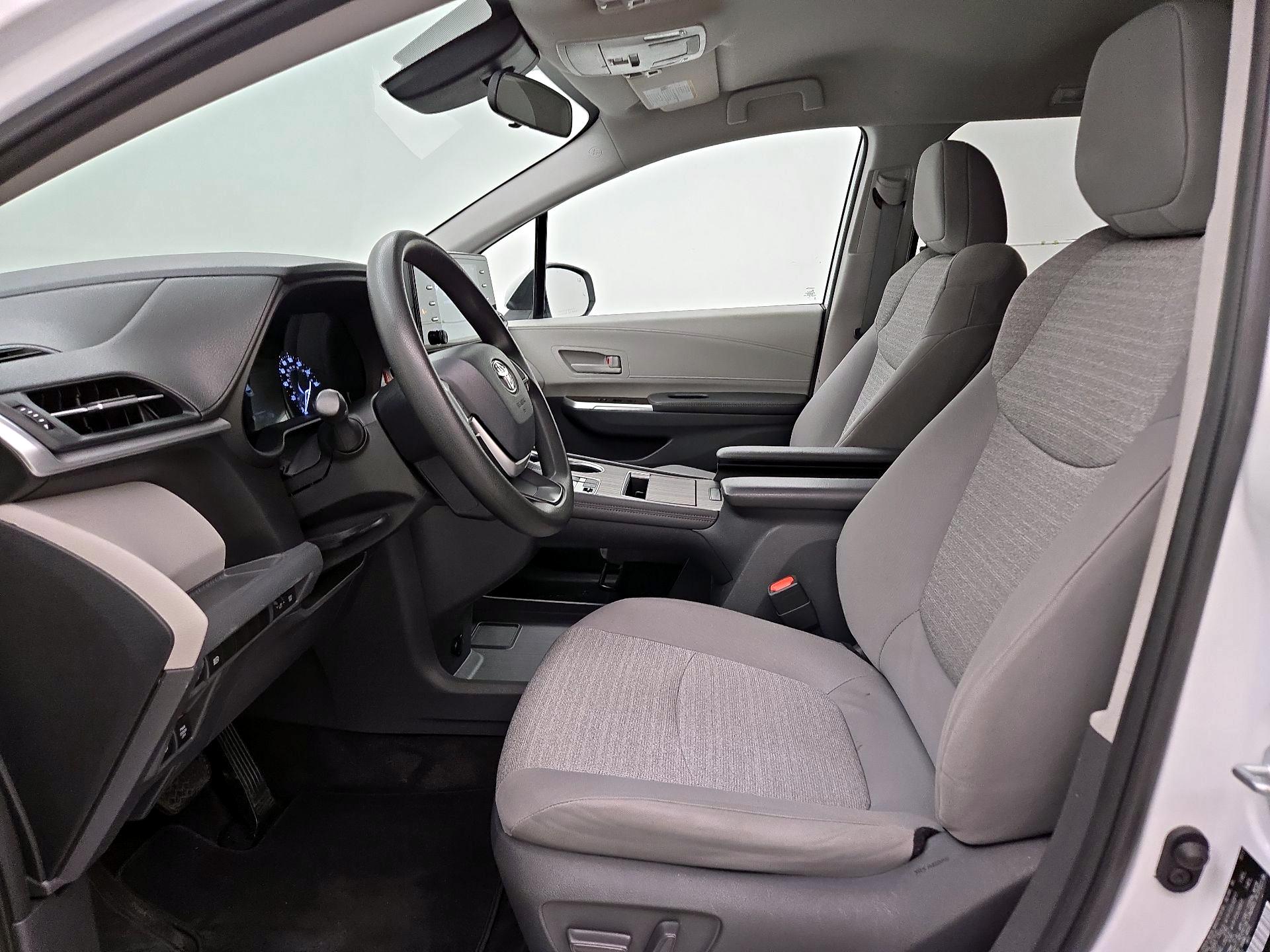 Thumbnail: 2021 Toyota Sienna - 11