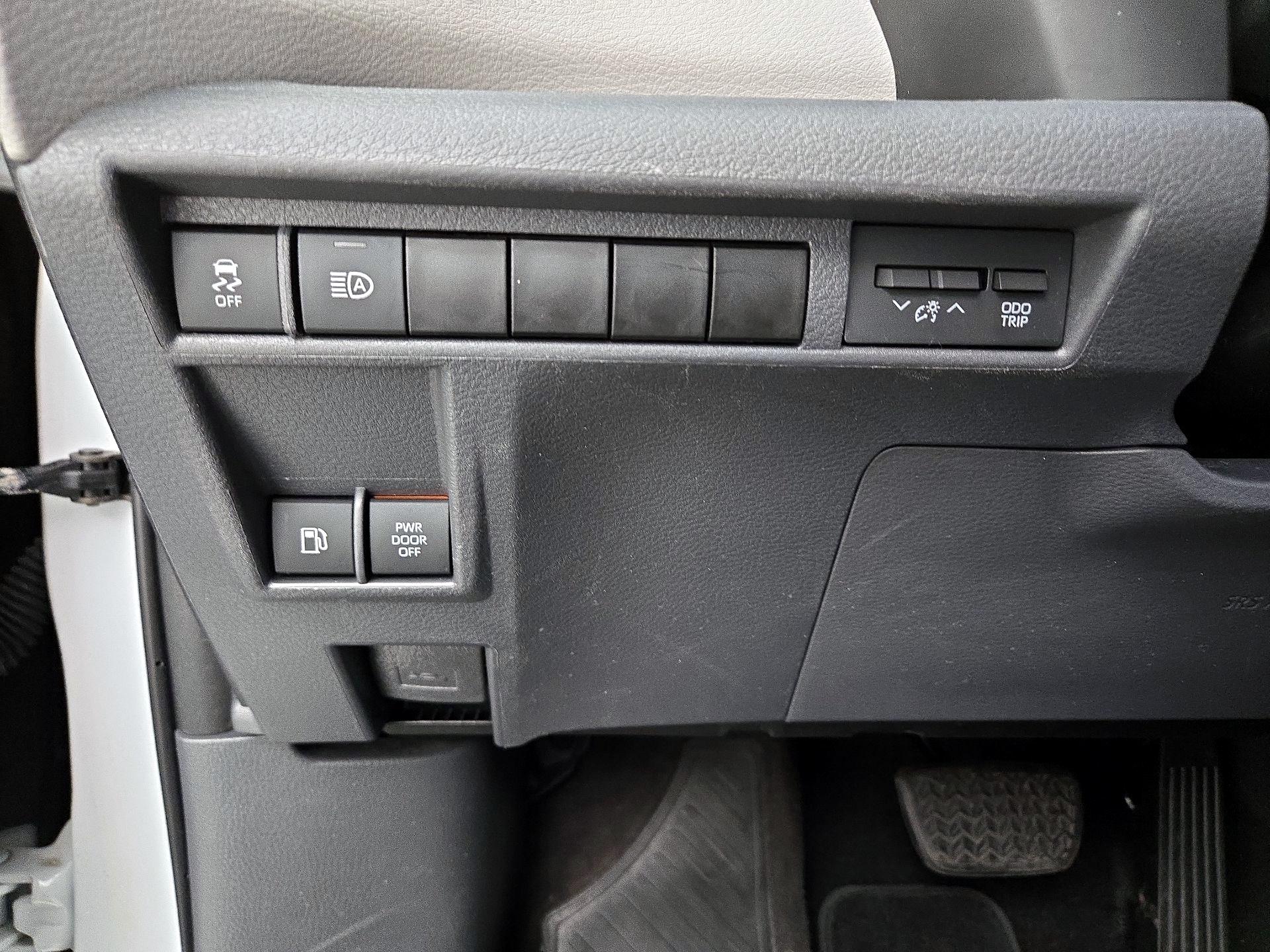 Thumbnail: 2021 Toyota Sienna - 13