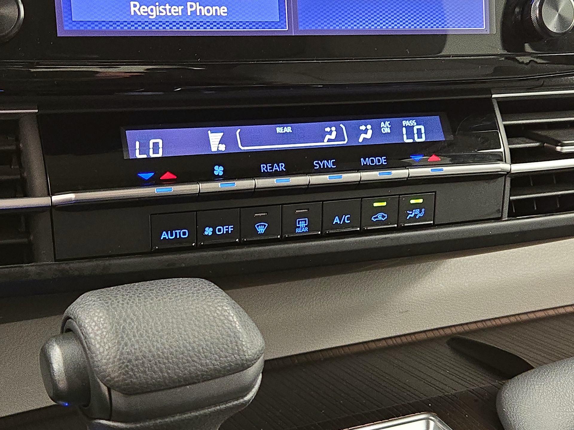 Thumbnail: 2021 Toyota Sienna - 16