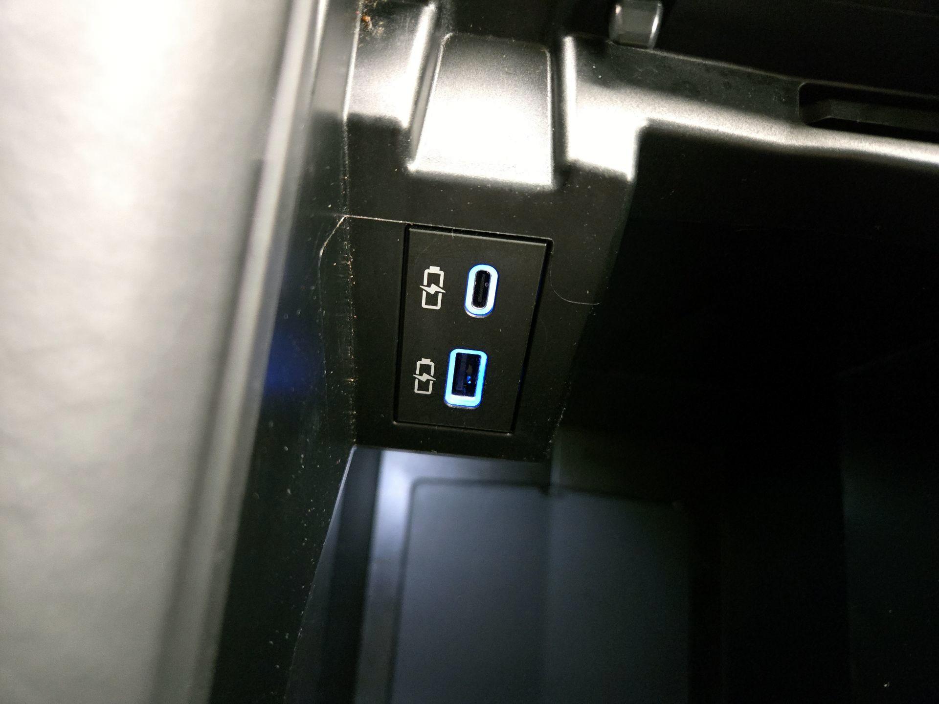 Thumbnail: 2021 Toyota Sienna - 18