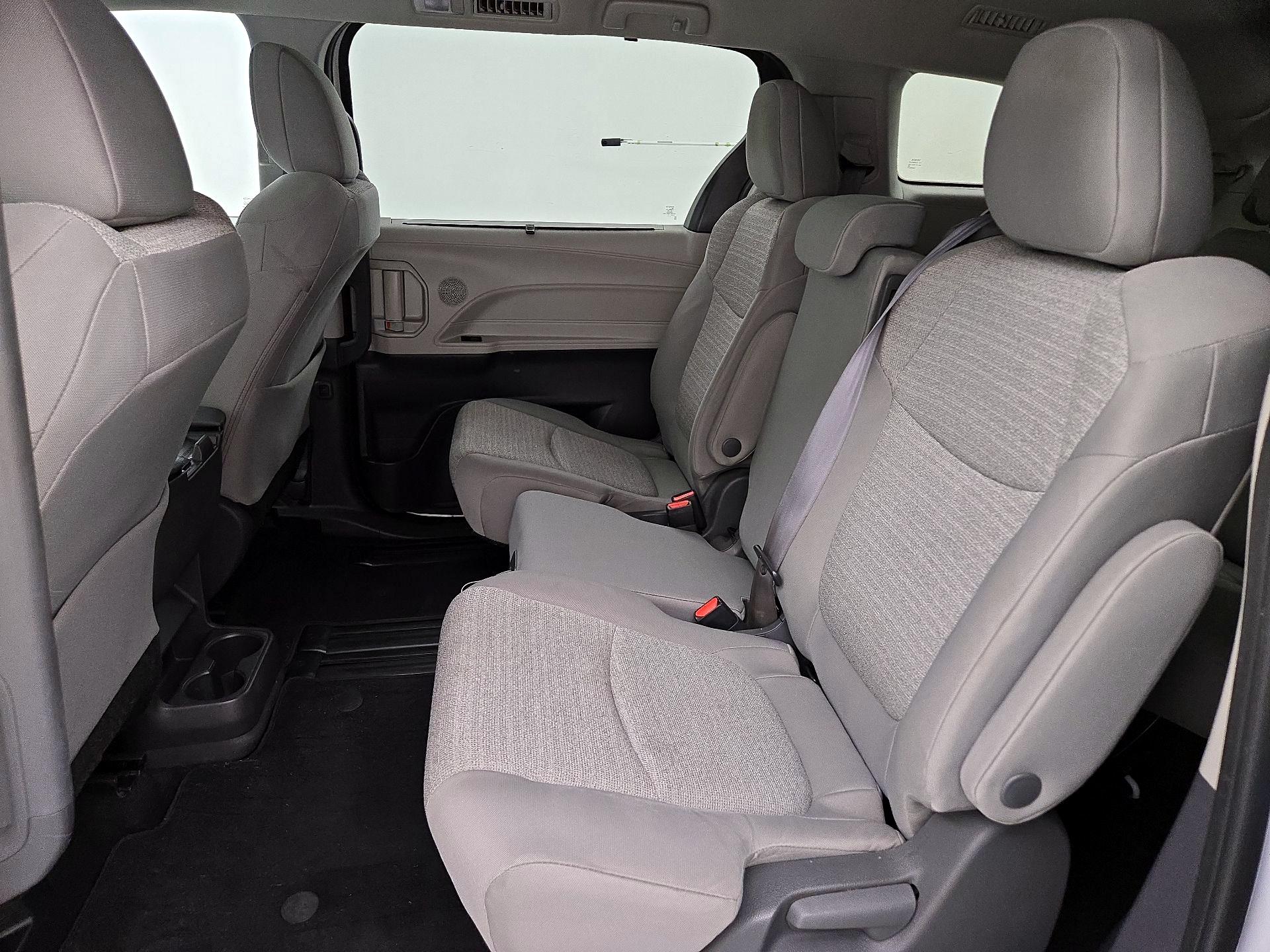 Thumbnail: 2021 Toyota Sienna - 19