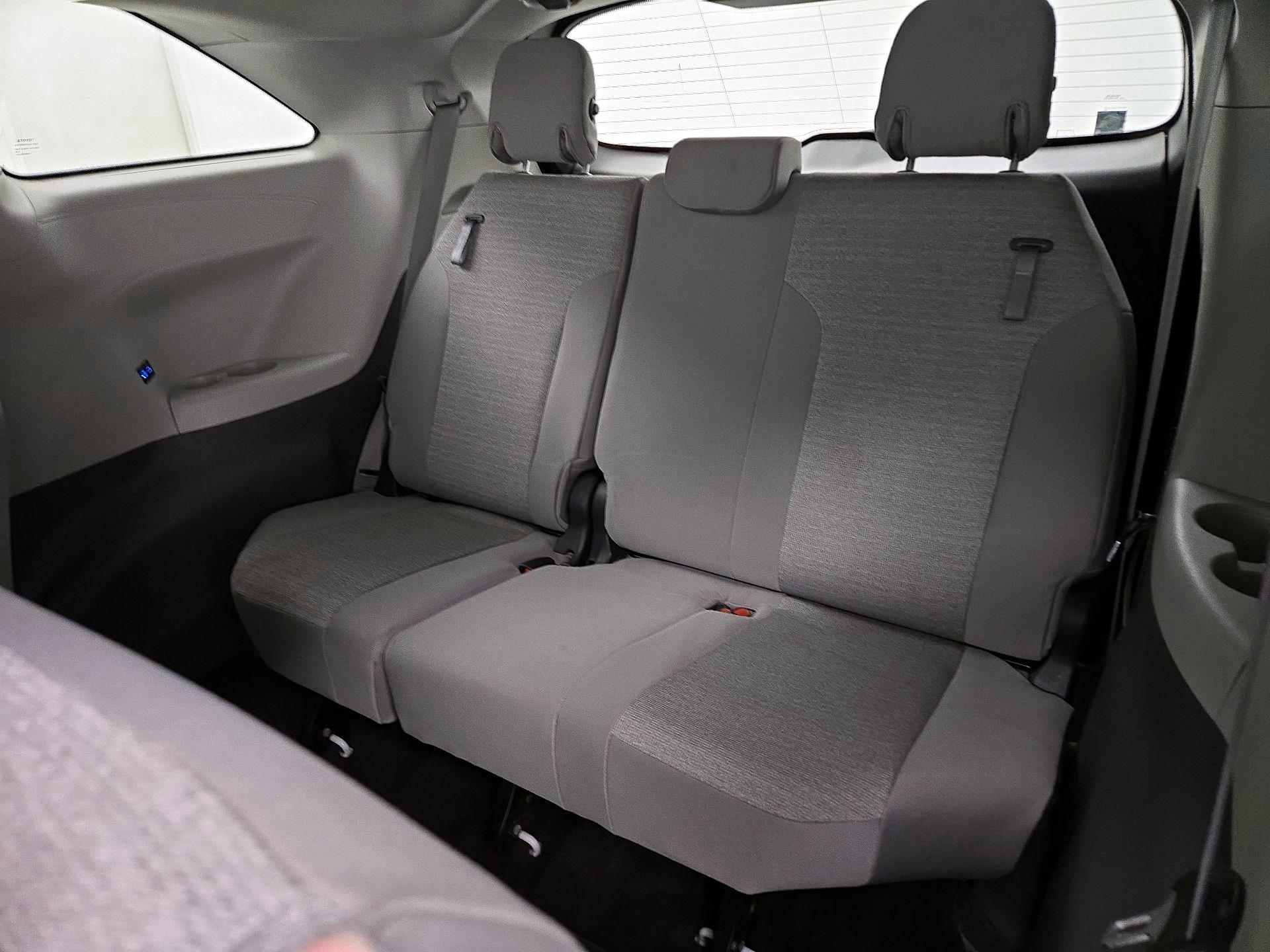 Thumbnail: 2021 Toyota Sienna - 20