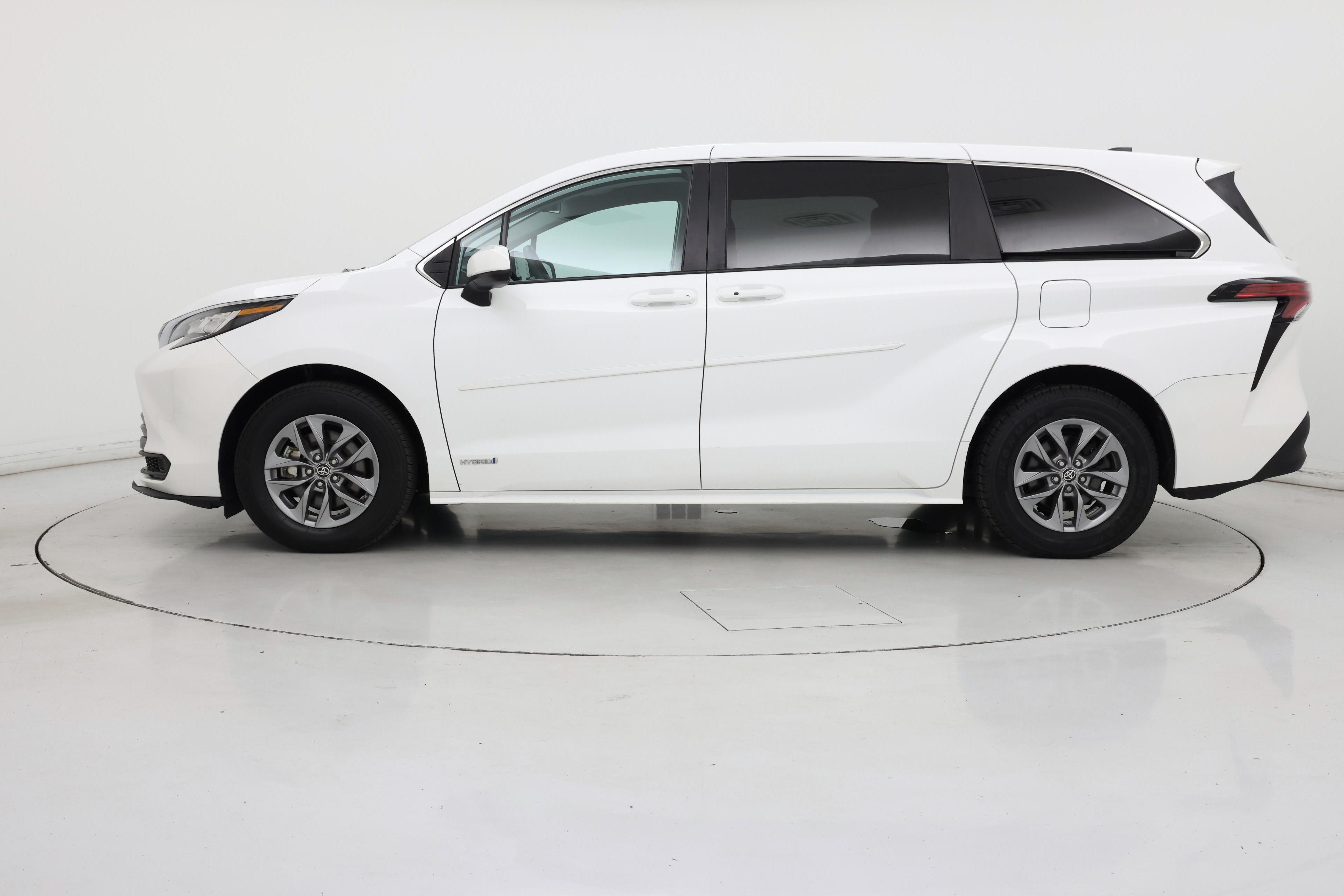 Thumbnail: 2021 Toyota Sienna - 3