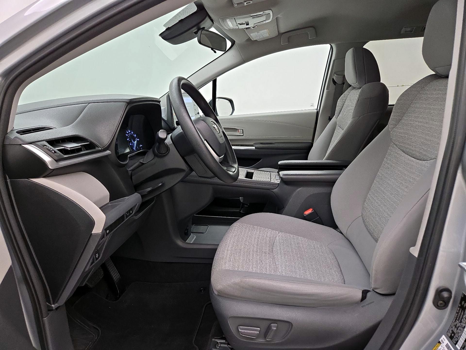 Thumbnail: 2021 Toyota Sienna - 11