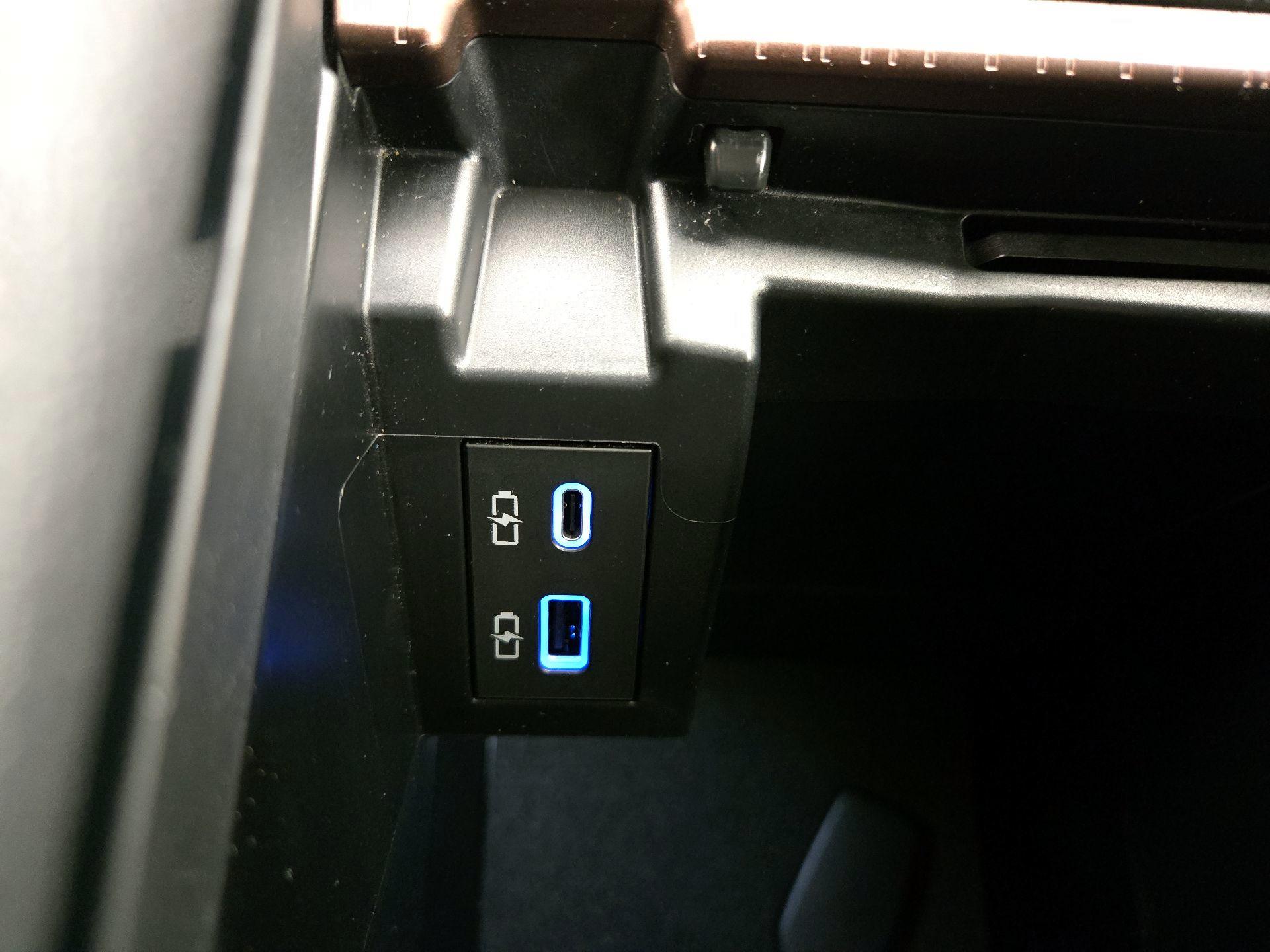 Thumbnail: 2021 Toyota Sienna - 18