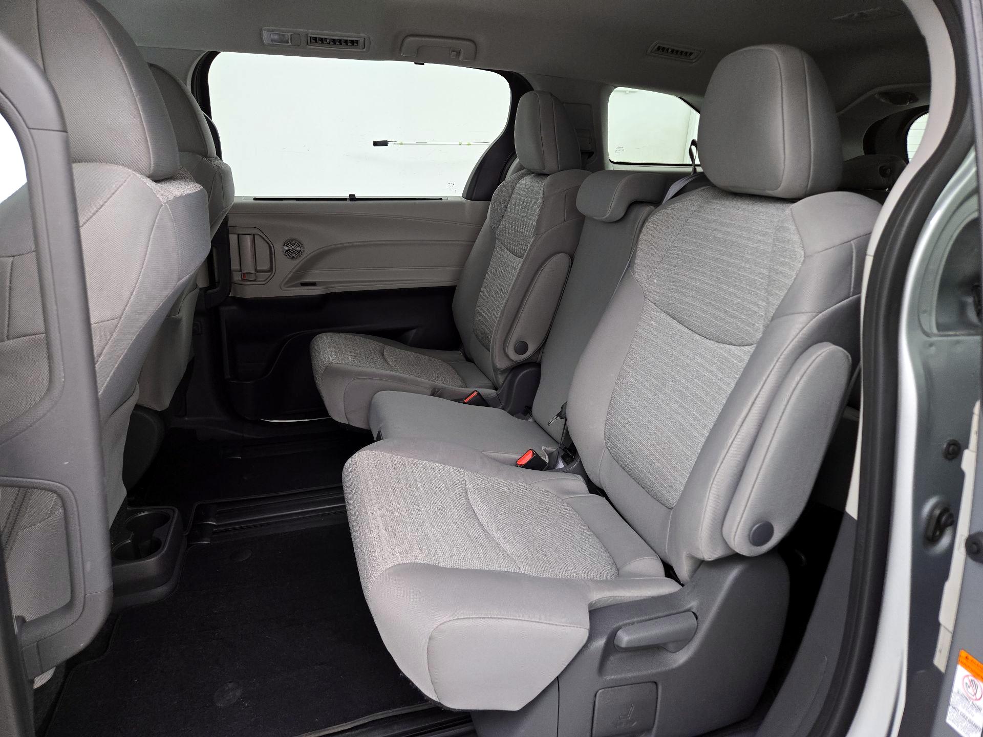 Thumbnail: 2021 Toyota Sienna - 19