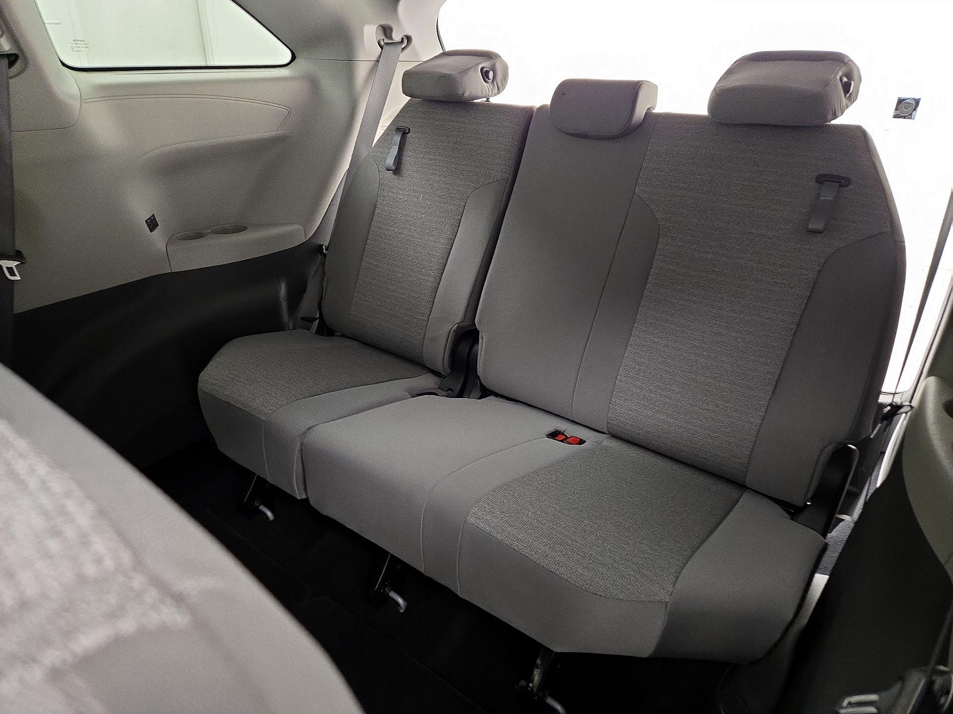 Thumbnail: 2021 Toyota Sienna - 20