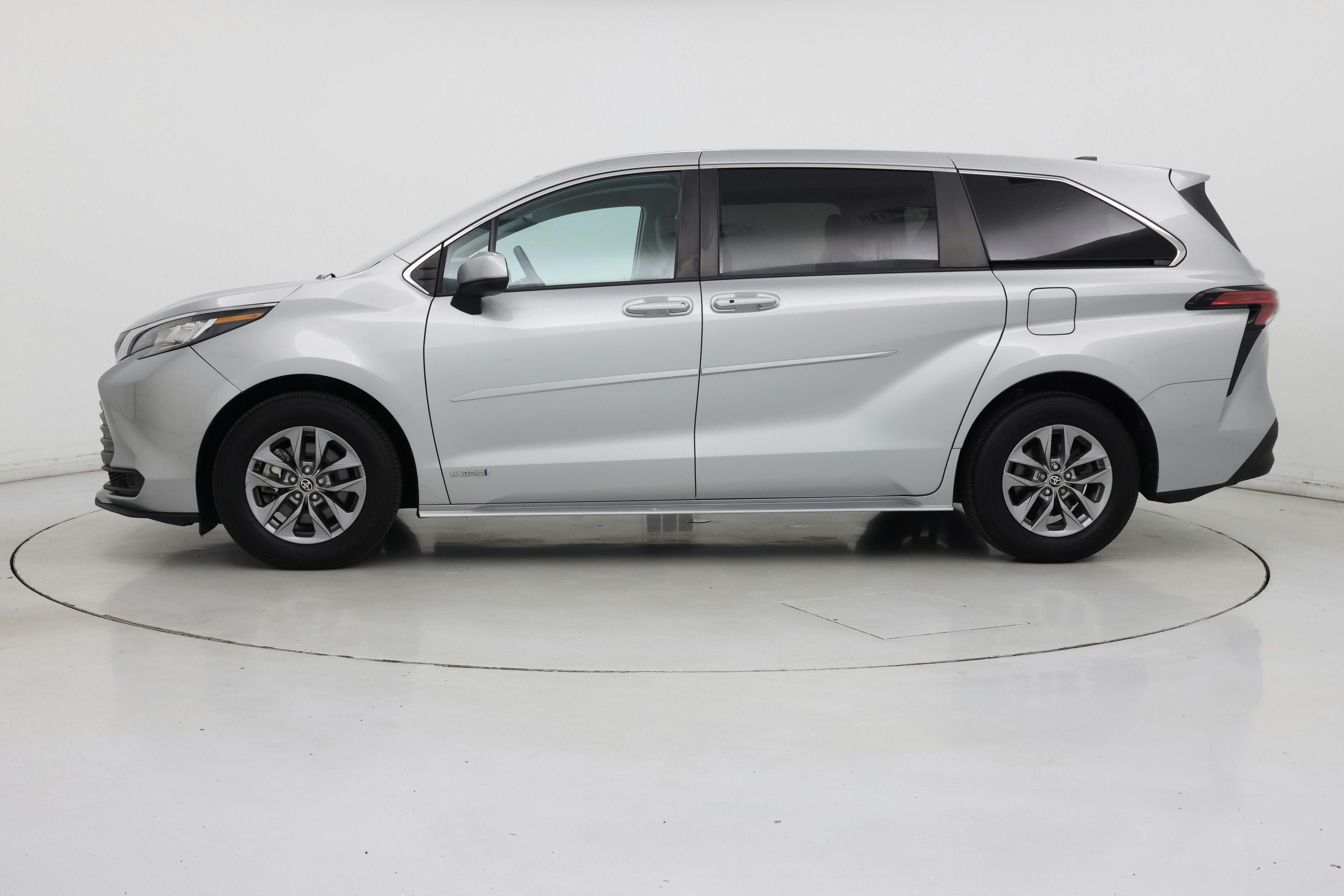 Thumbnail: 2021 Toyota Sienna - 3