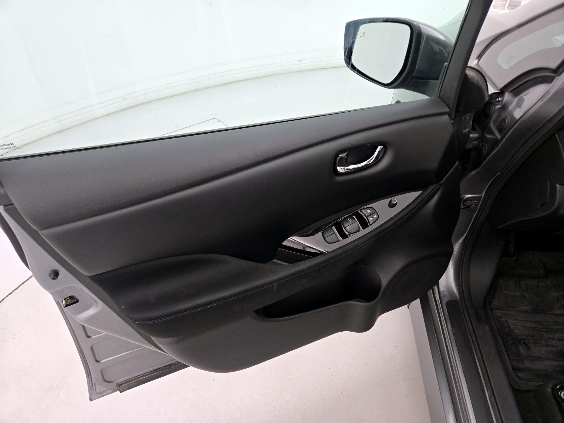Thumbnail: 2020 Nissan Leaf - 12