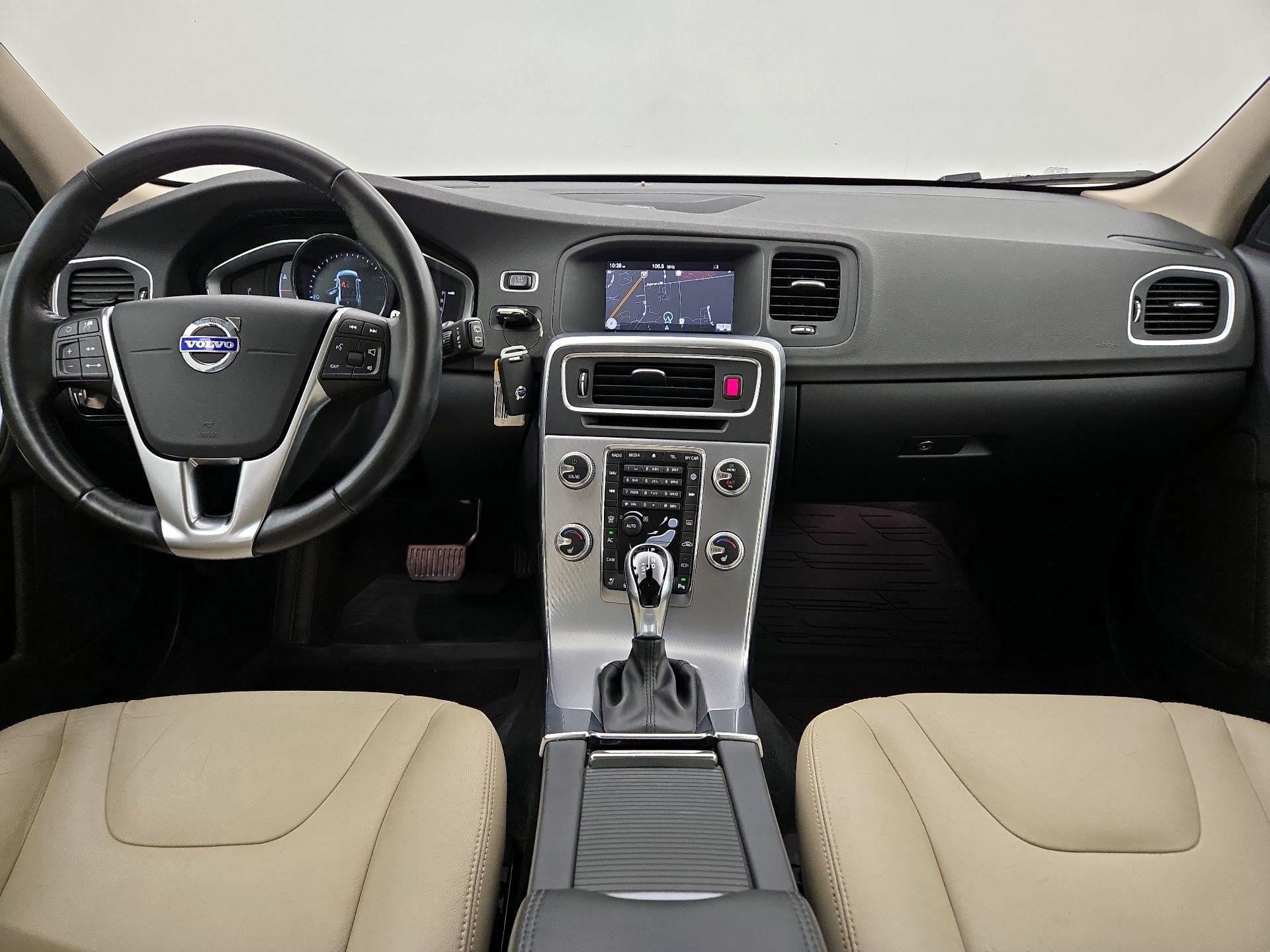 Thumbnail: 2017 Volvo V60 - 9
