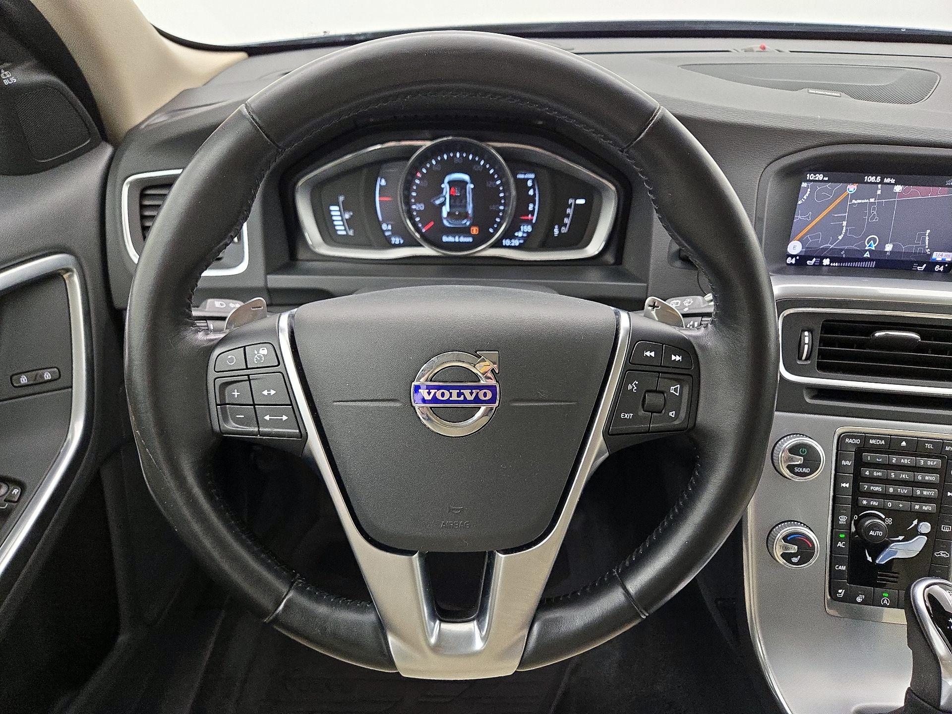 Thumbnail: 2017 Volvo V60 - 10