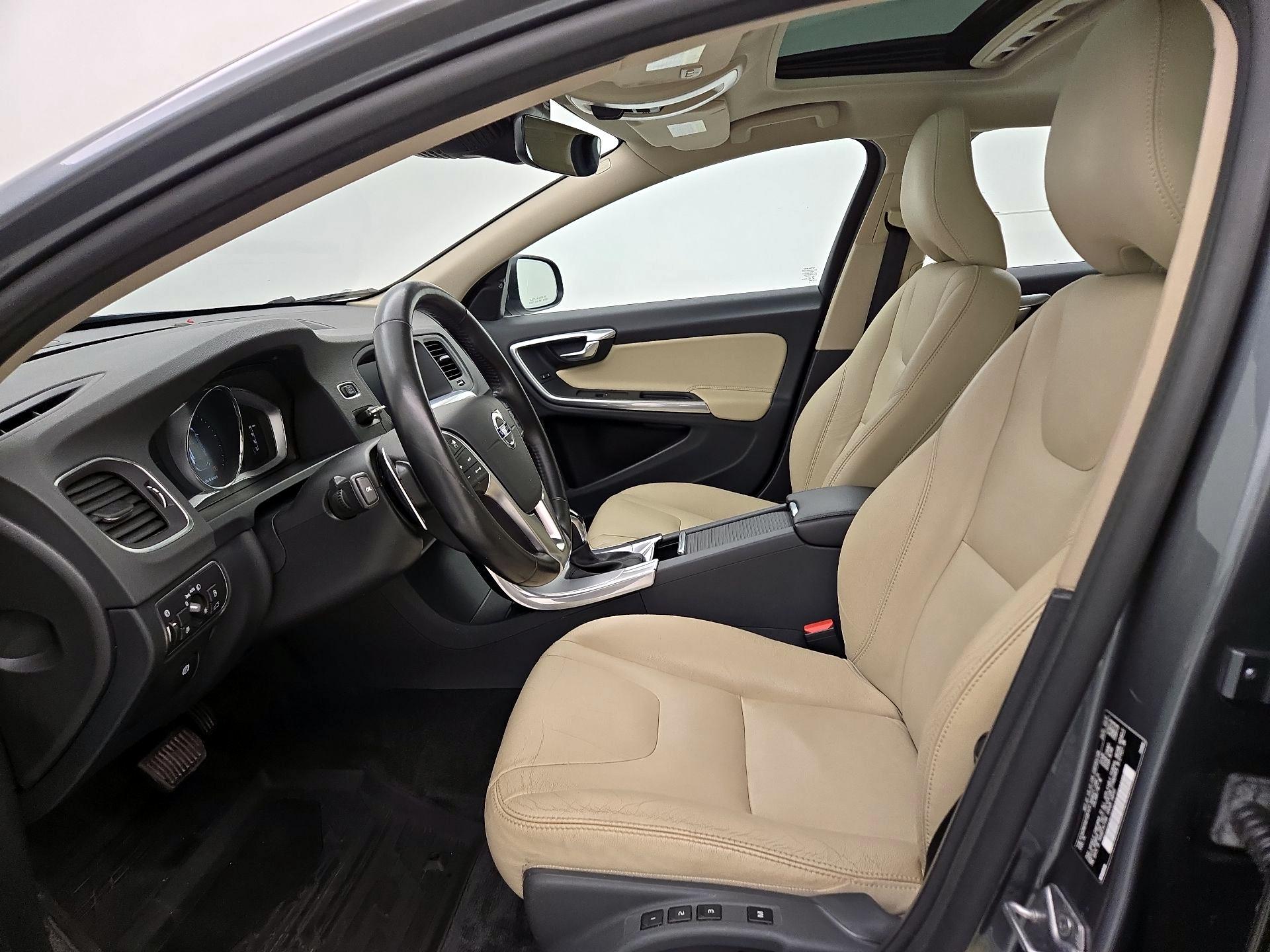 Thumbnail: 2017 Volvo V60 - 11