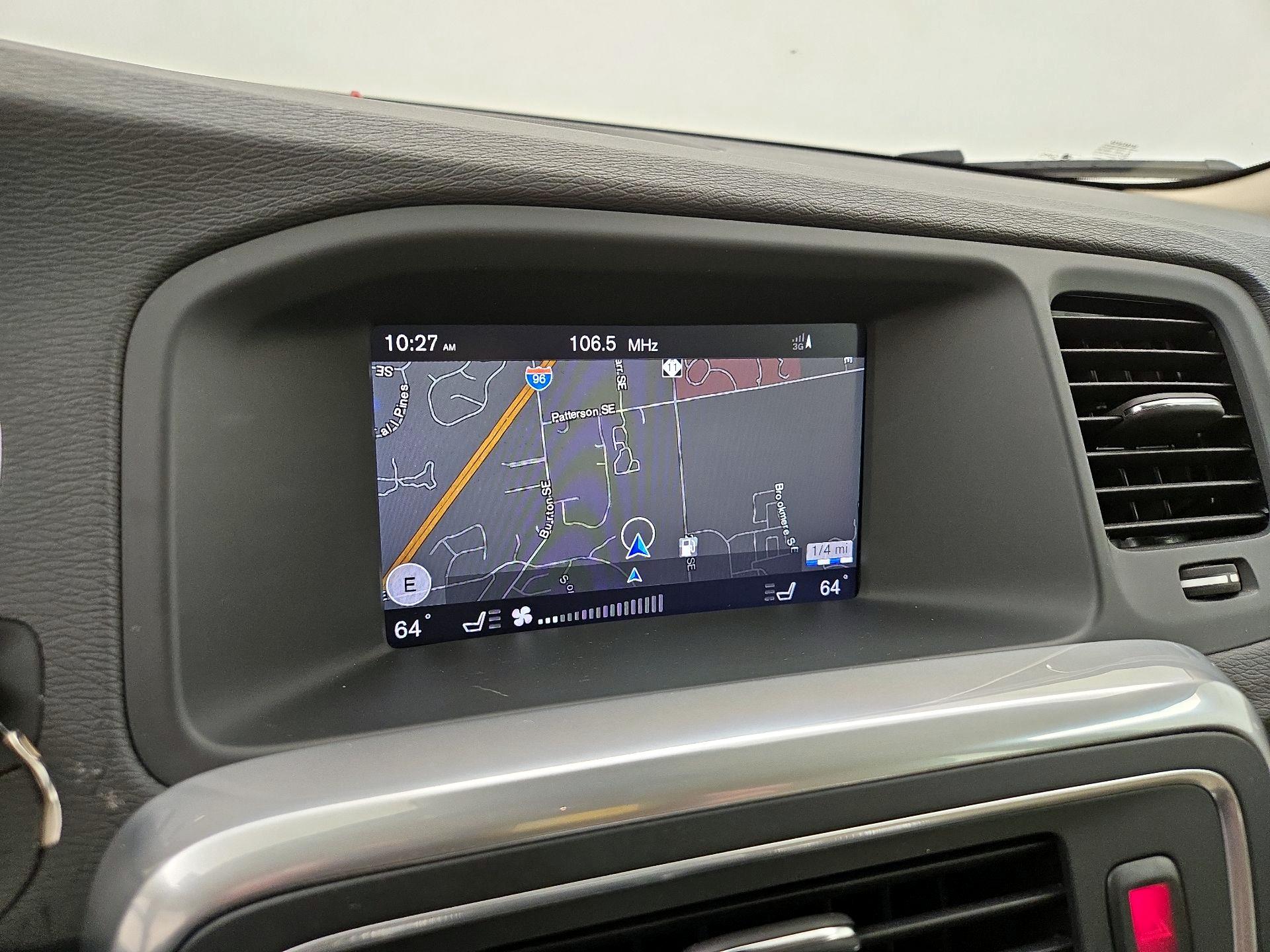 Thumbnail: 2017 Volvo V60 - 14