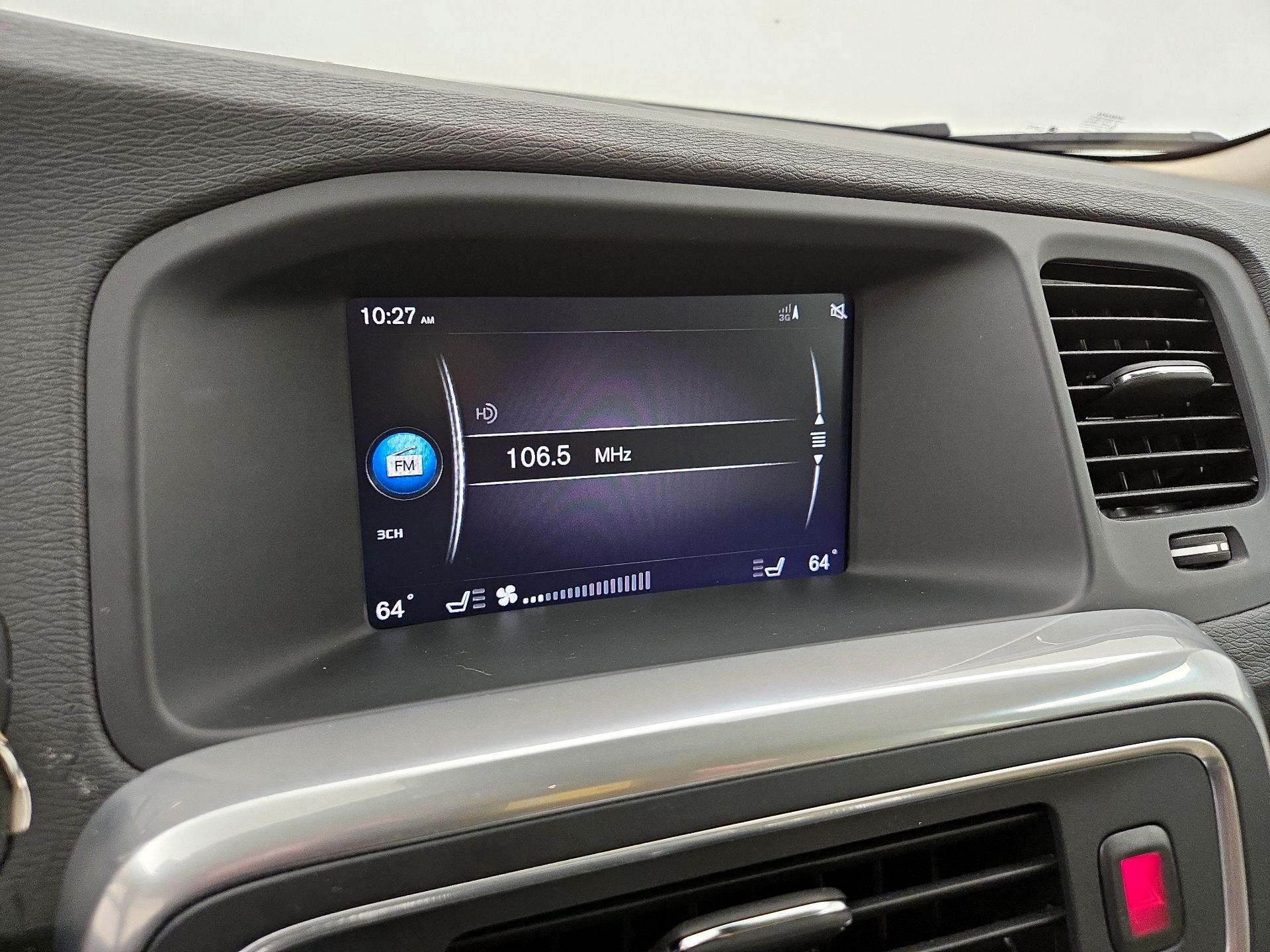 Thumbnail: 2017 Volvo V60 - 16