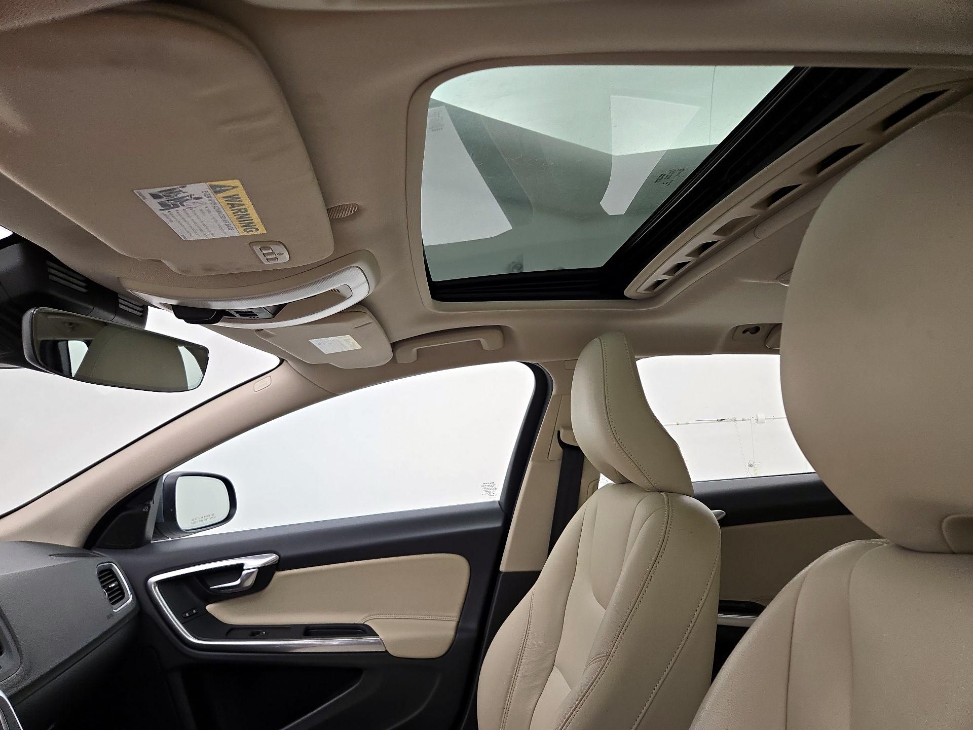 Thumbnail: 2017 Volvo V60 - 20