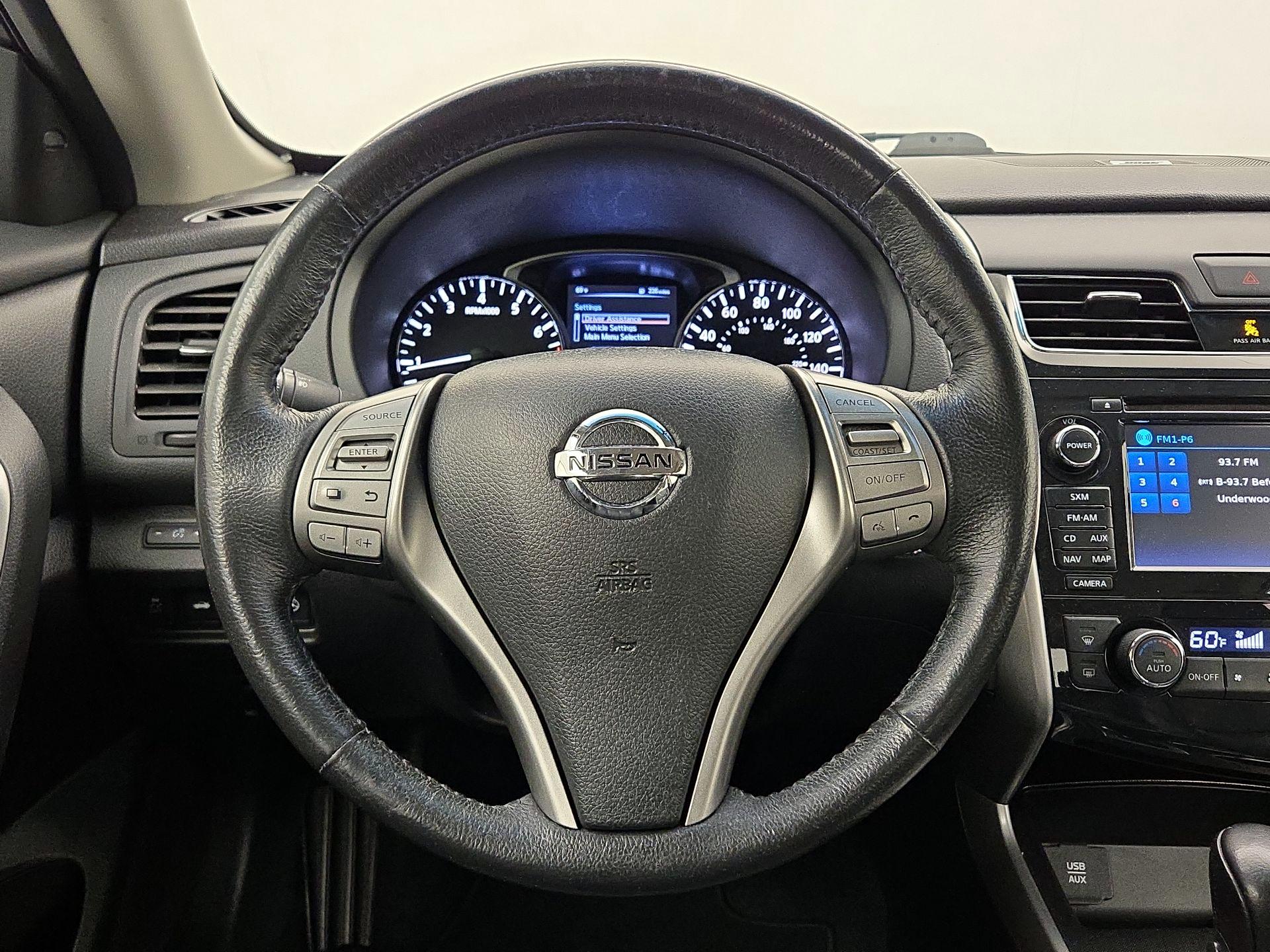 Thumbnail: 2015 Nissan Altima - 10