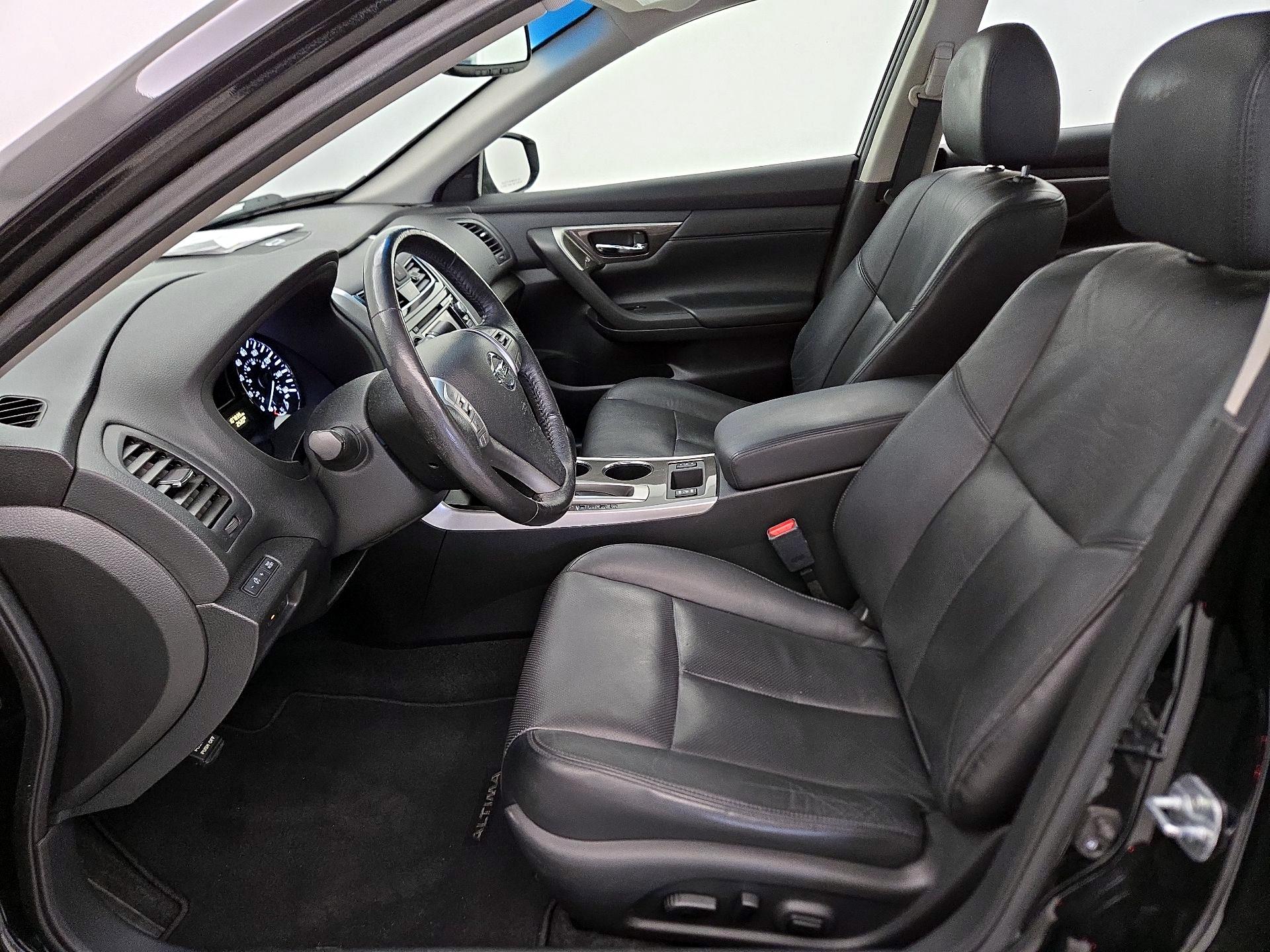 Thumbnail: 2015 Nissan Altima - 11
