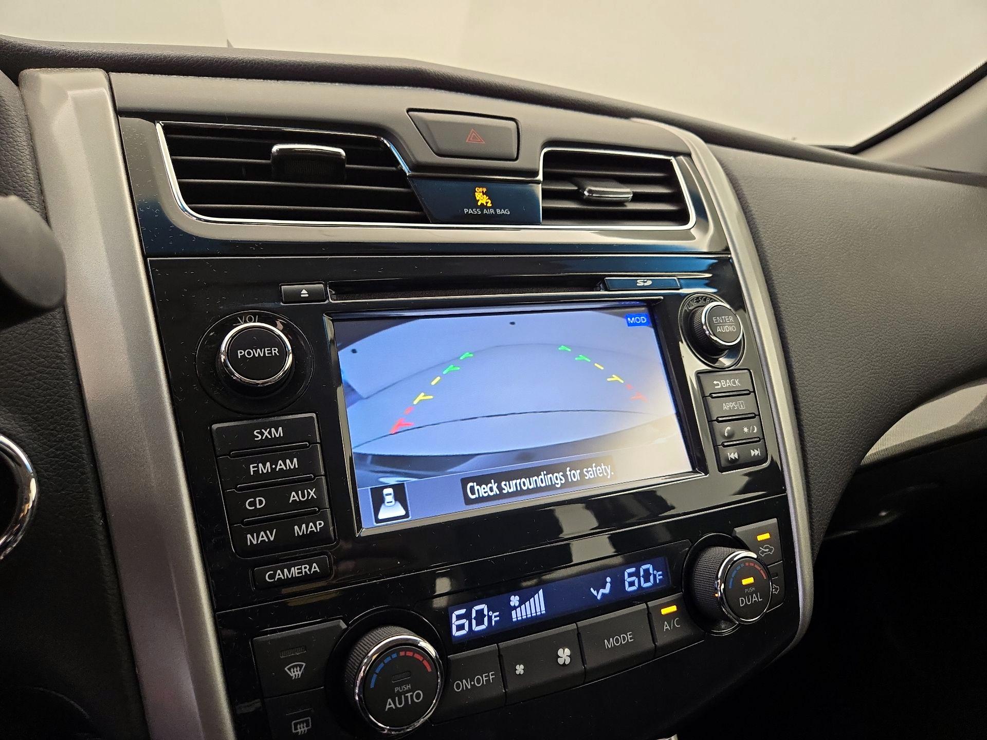 Thumbnail: 2015 Nissan Altima - 14