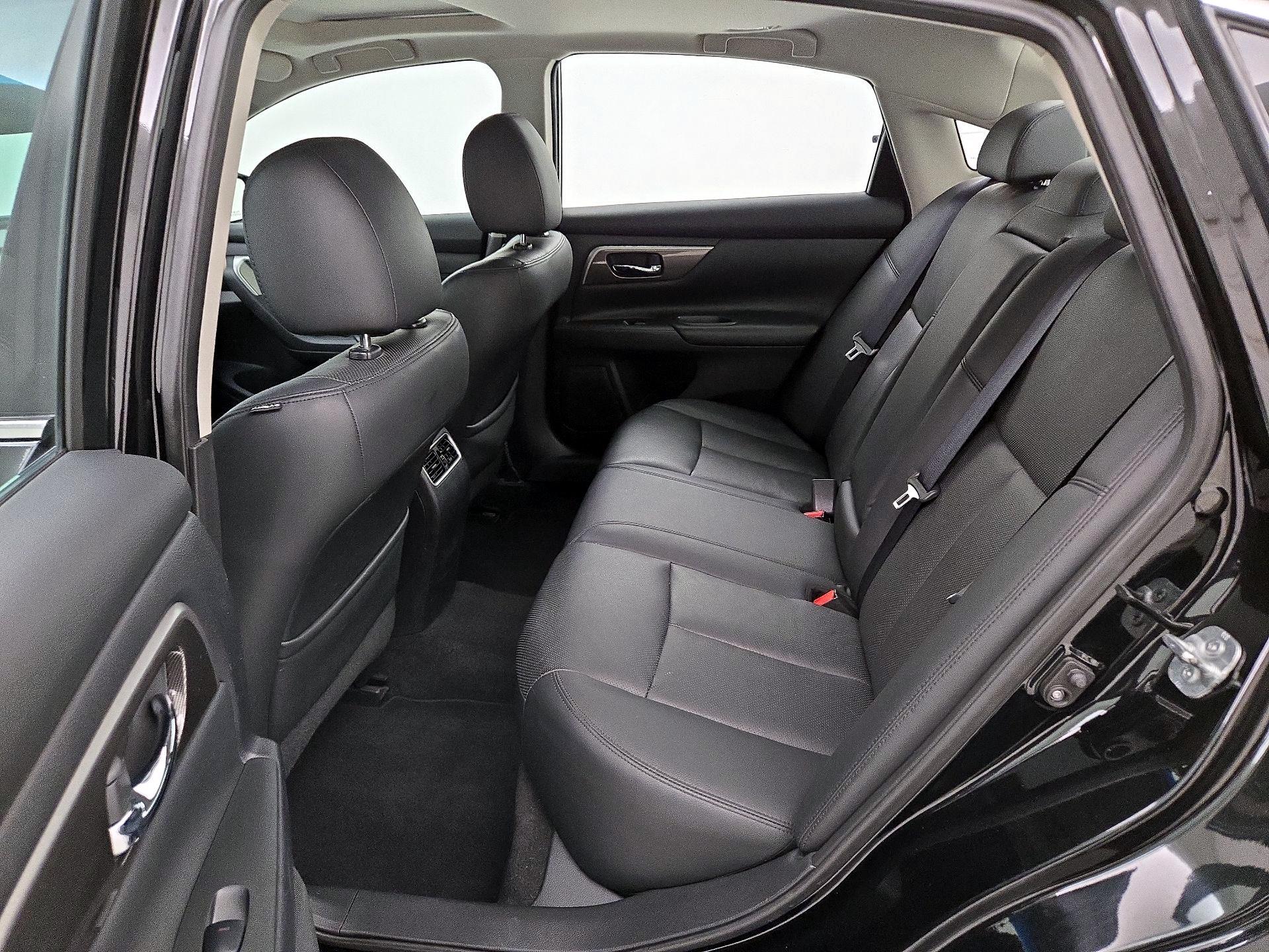 Thumbnail: 2015 Nissan Altima - 20