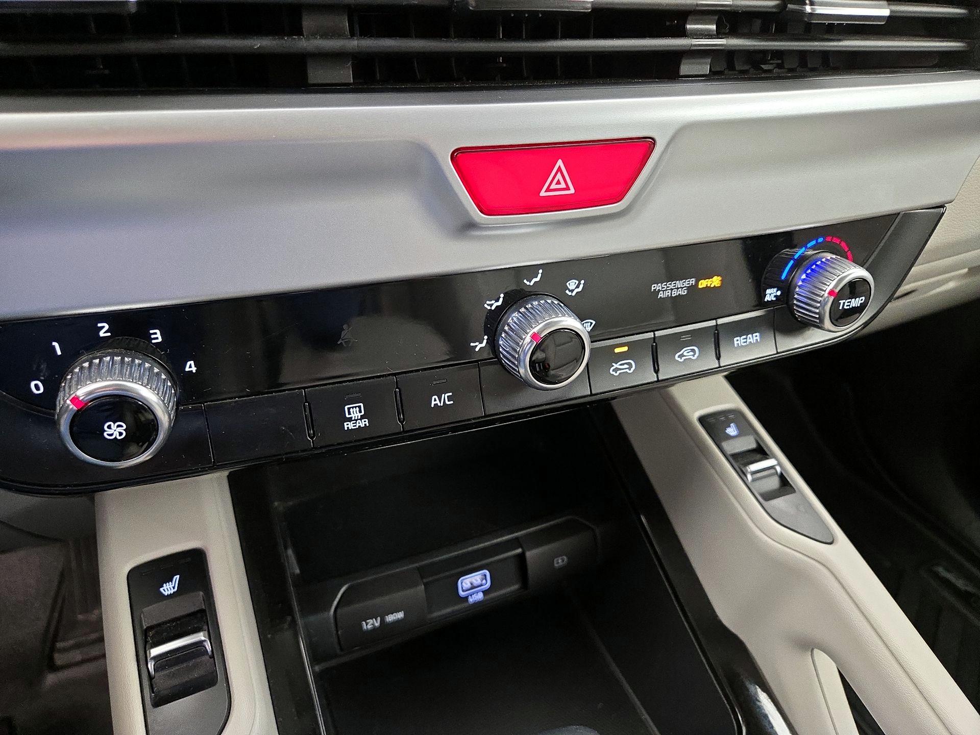 Thumbnail: 2020 Kia Telluride - 16