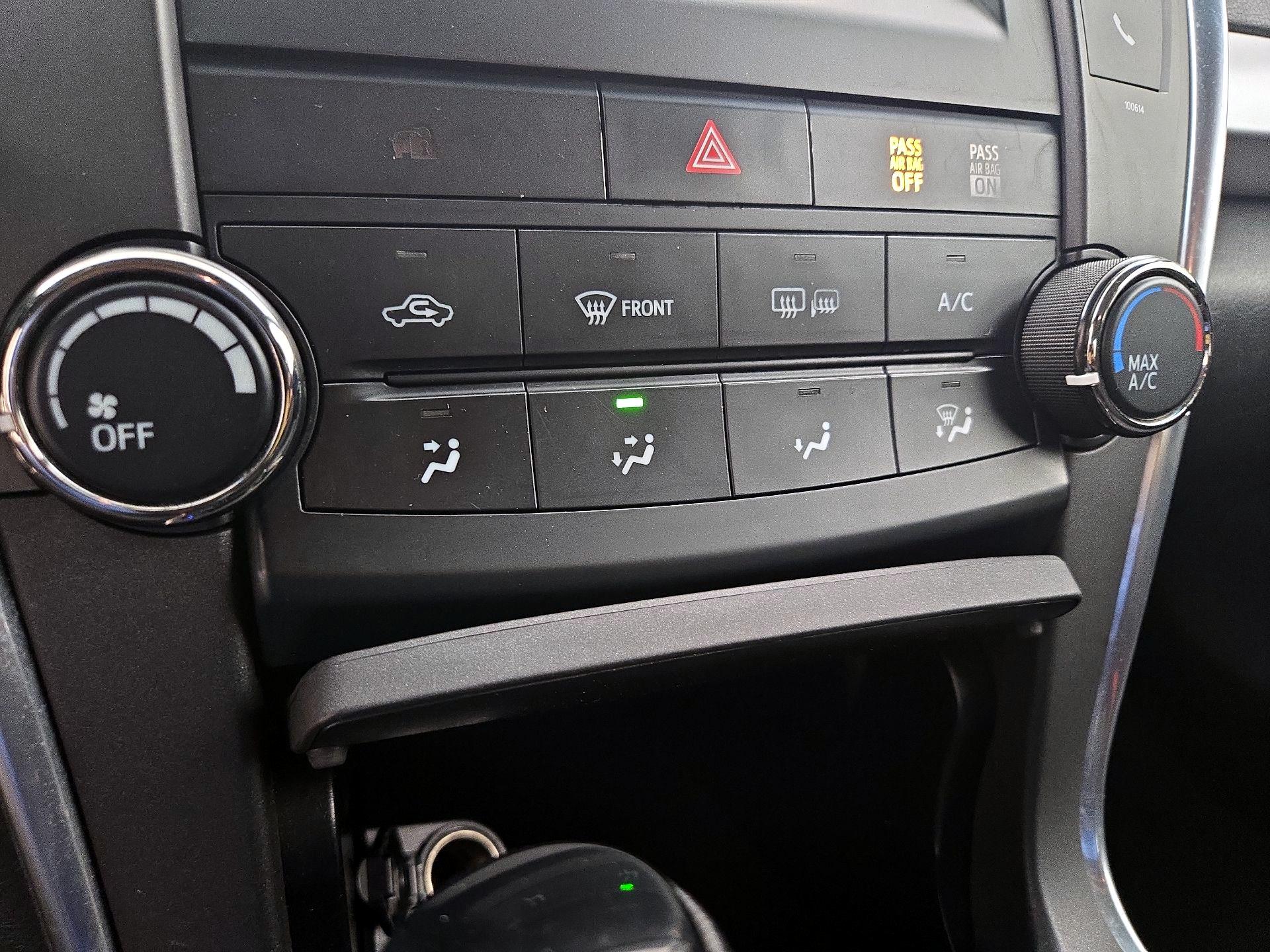 Thumbnail: 2016 Toyota Camry - 16
