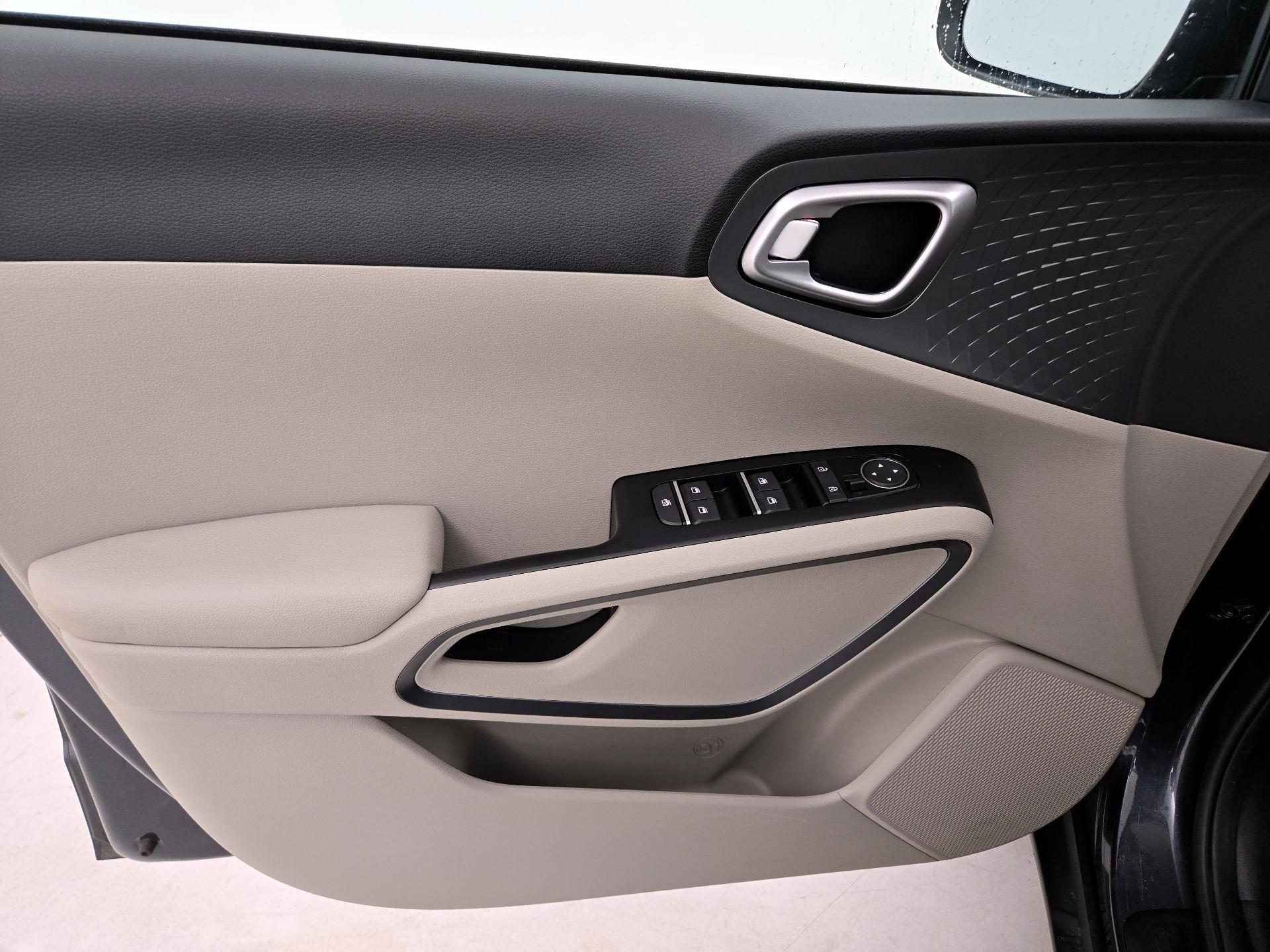 Thumbnail: 2020 Kia Soul - 12