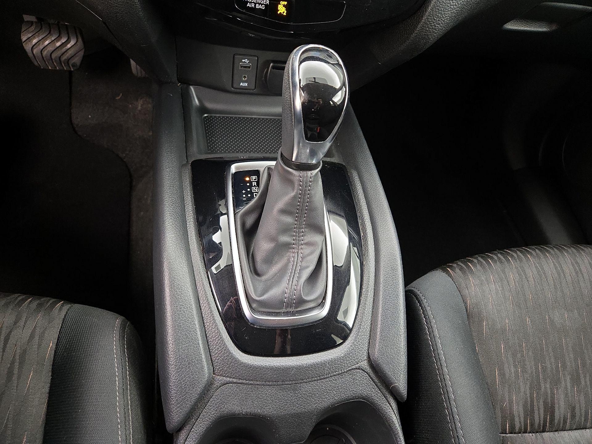 Thumbnail: 2017 Nissan Rogue - 17