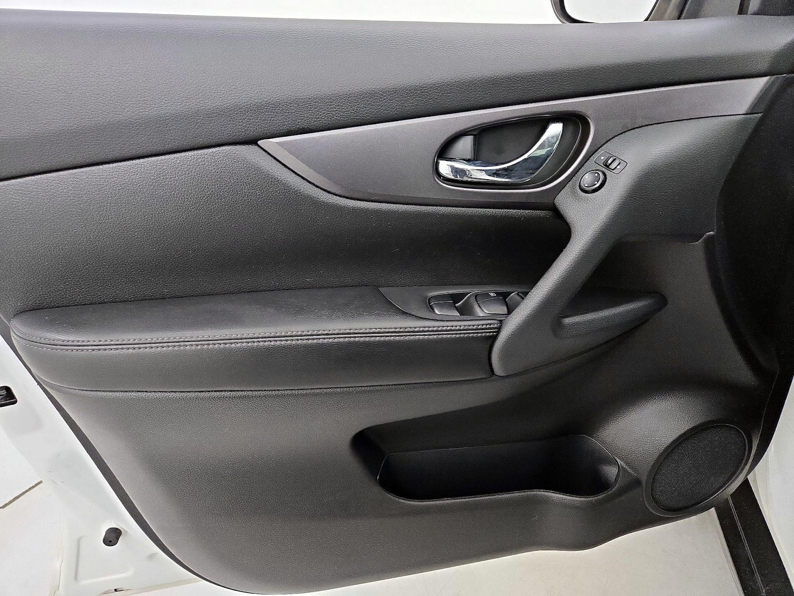 2016 Nissan Rogue S - Photo 13