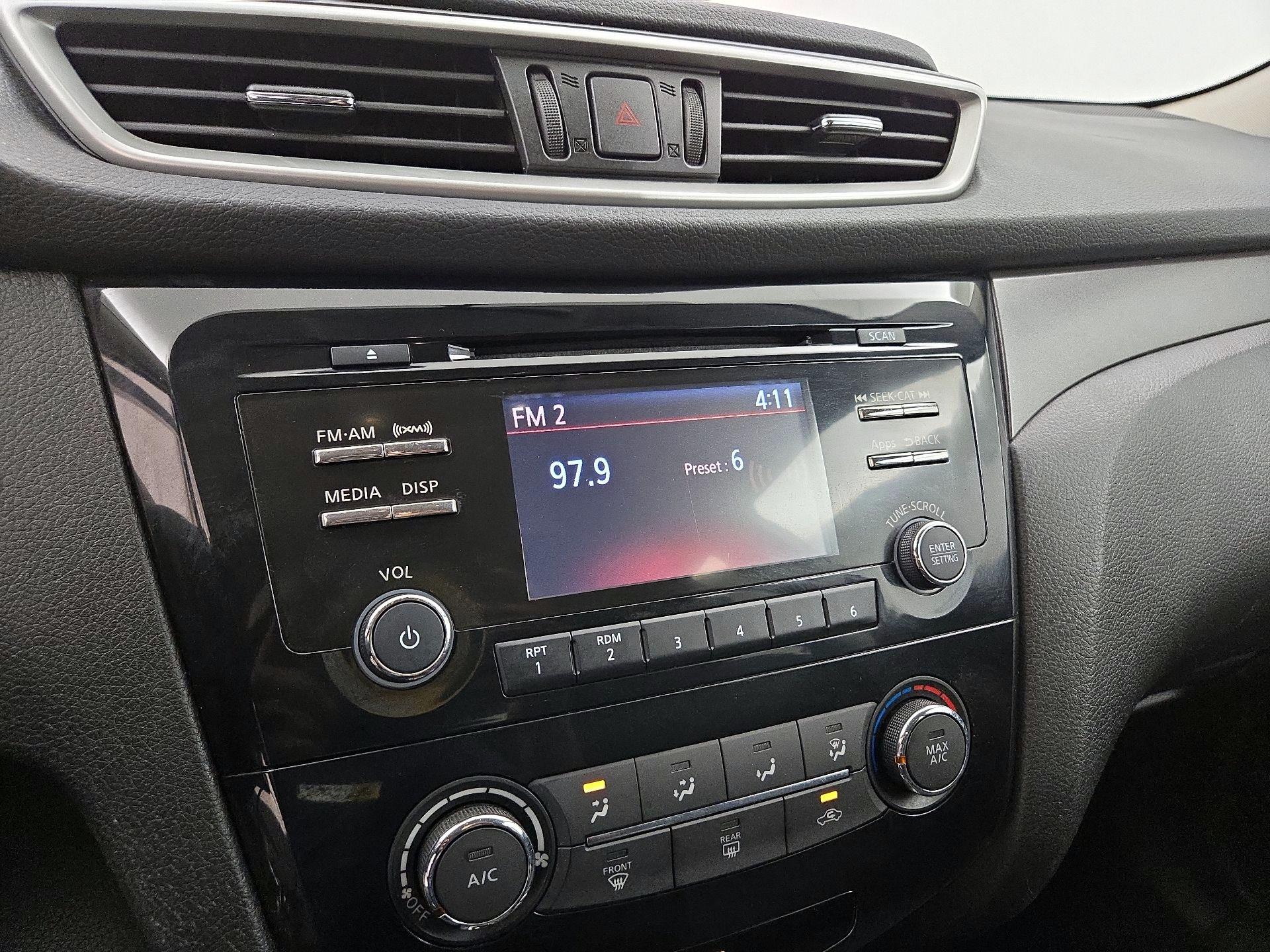 Thumbnail: 2016 Nissan Rogue - 15