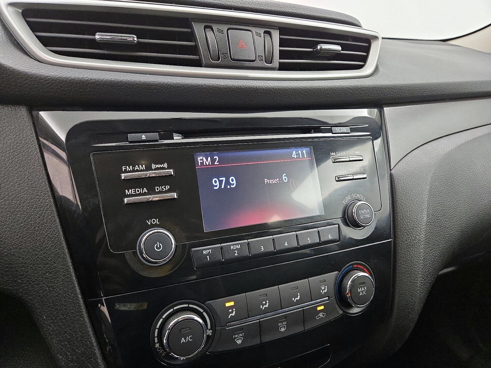 2016 Nissan Rogue S - Photo 16