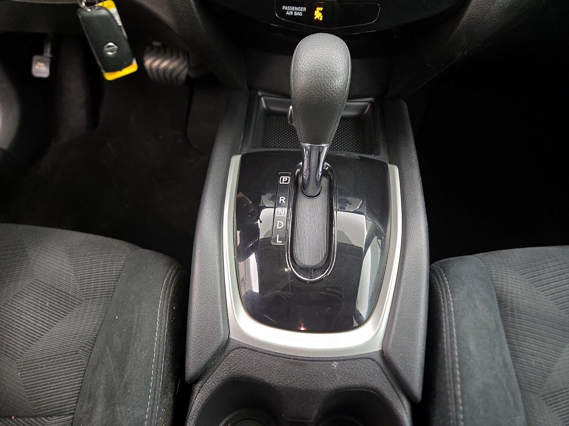 Thumbnail: 2016 Nissan Rogue - 17