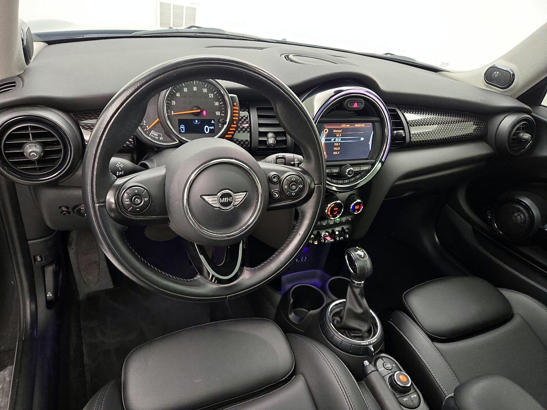 Thumbnail: 2017 MINI Cooper Hardtop - 9