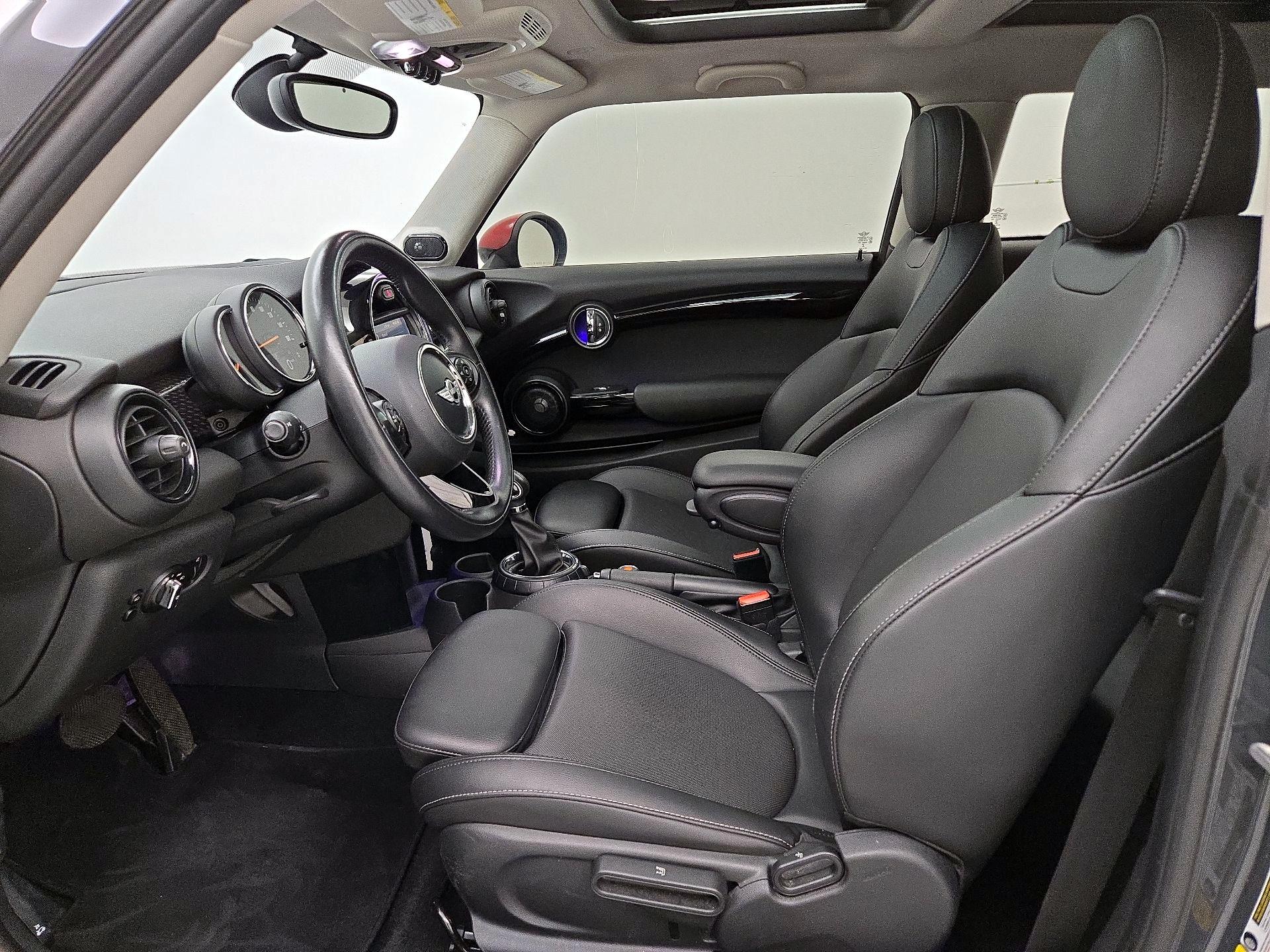Thumbnail: 2017 MINI Cooper Hardtop - 11