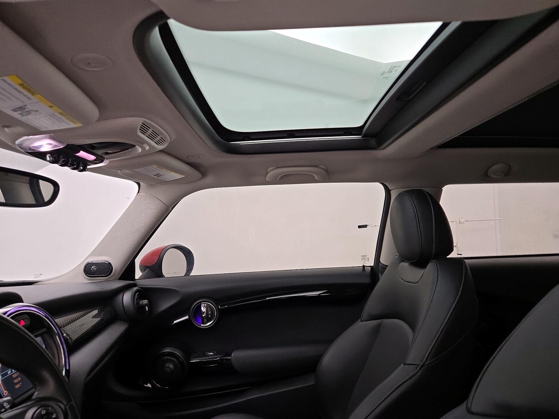 Thumbnail: 2017 MINI Cooper Hardtop - 19