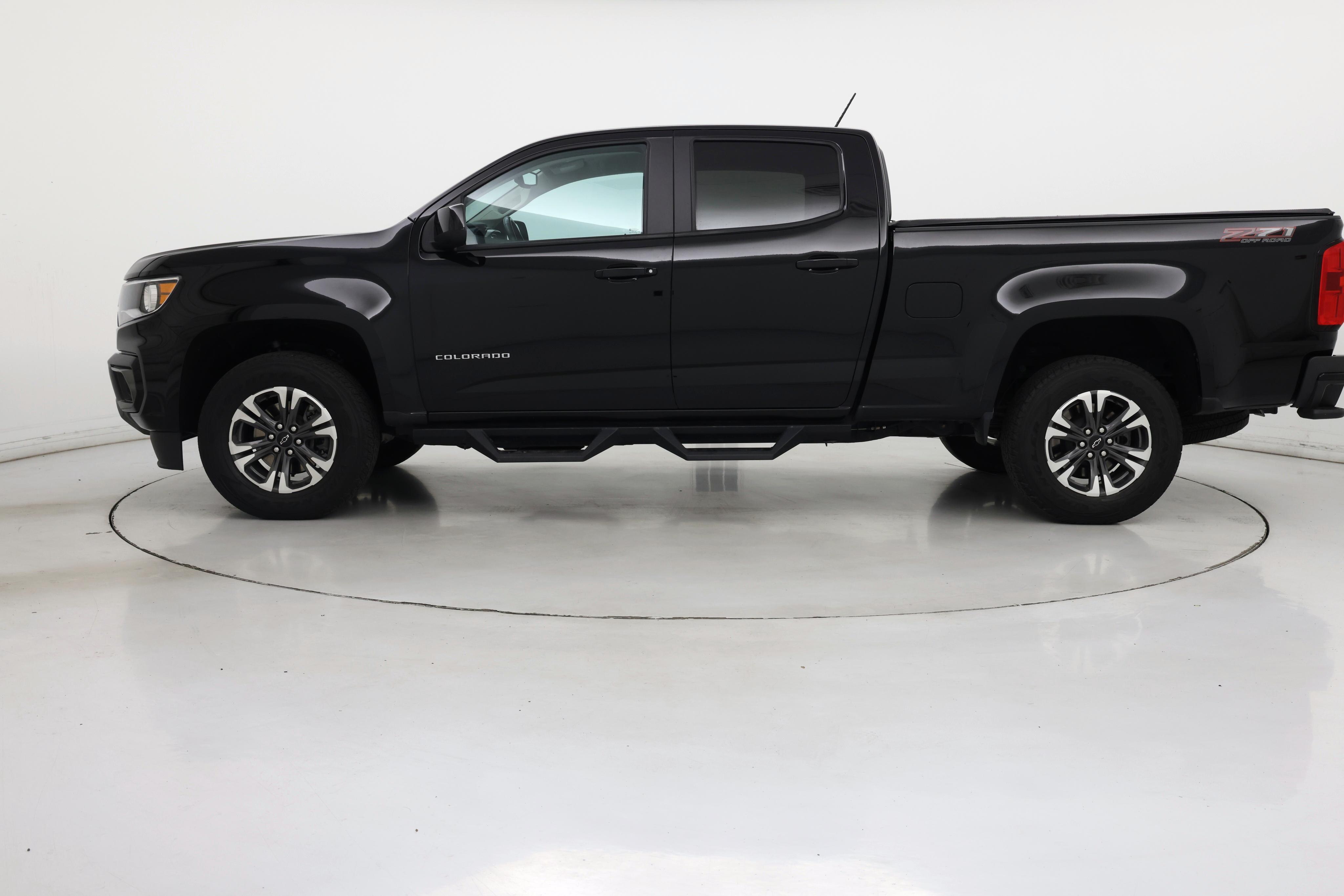 Thumbnail: 2022 Chevrolet Colorado - 3