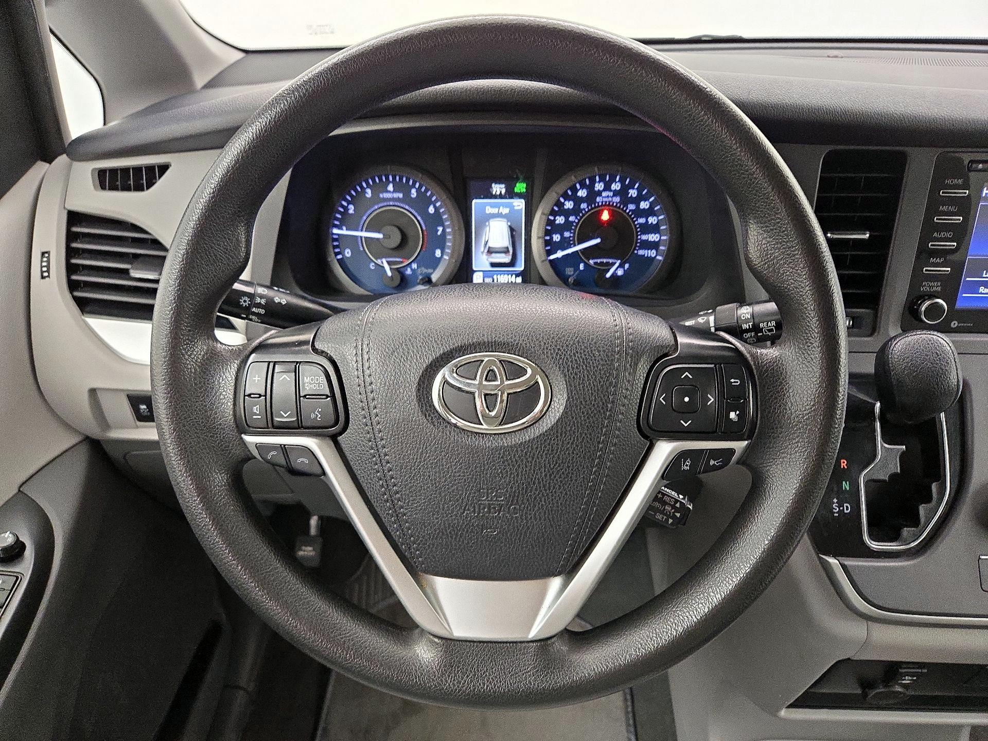 Thumbnail: 2020 Toyota Sienna - 10