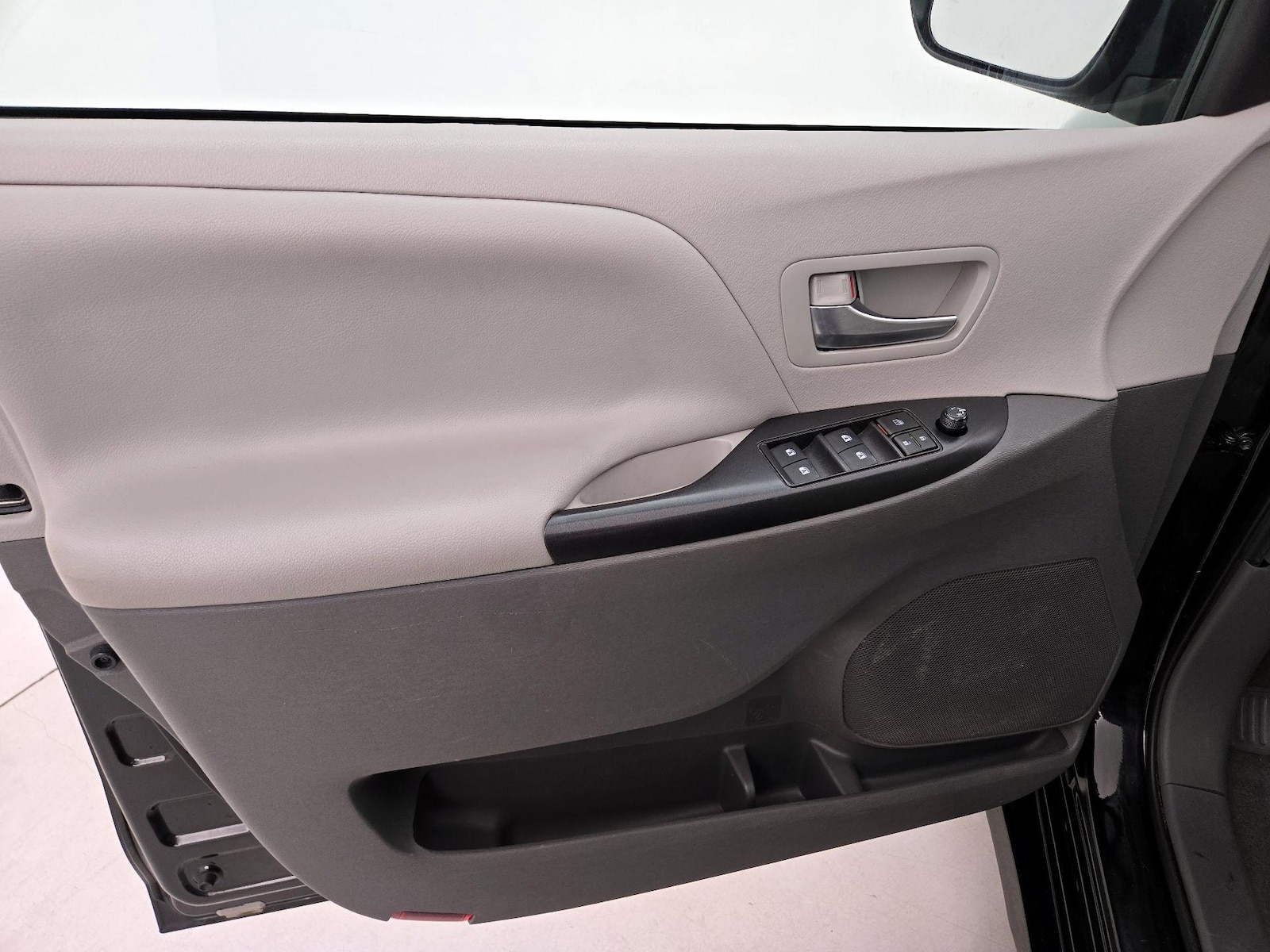 2020 Toyota Sienna LE - Photo 13