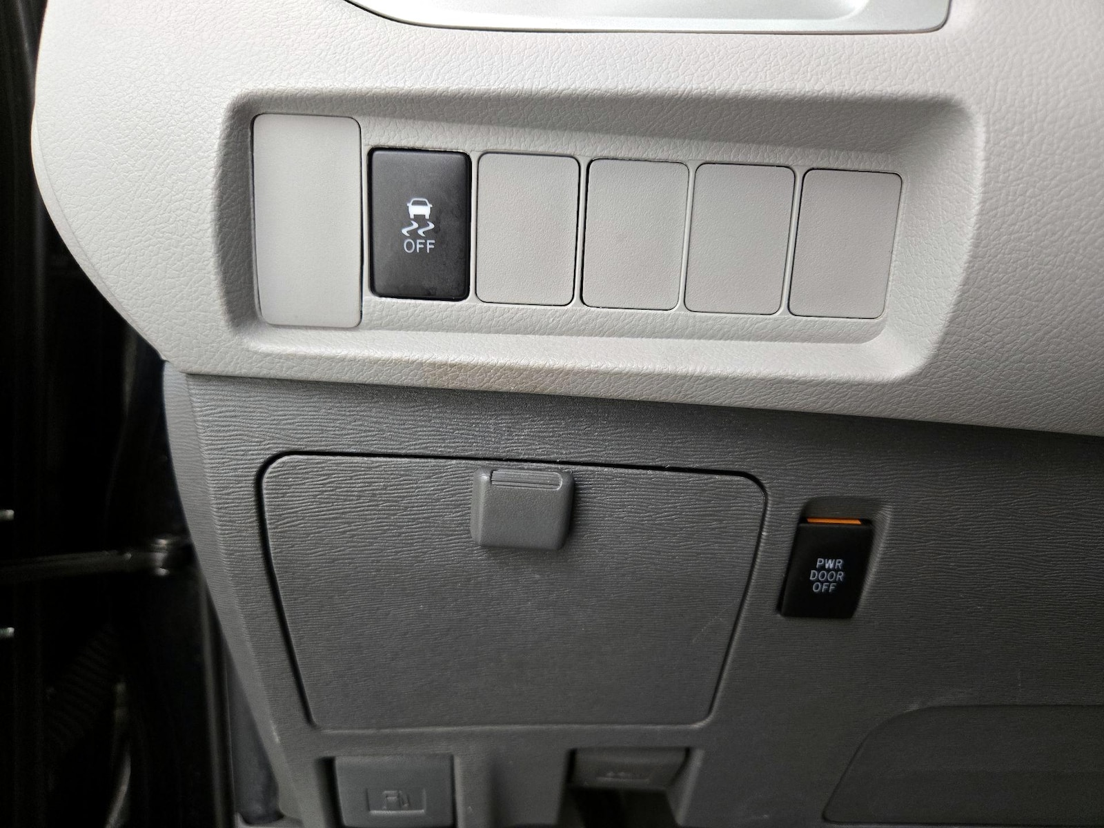 2020 Toyota Sienna LE - Photo 14