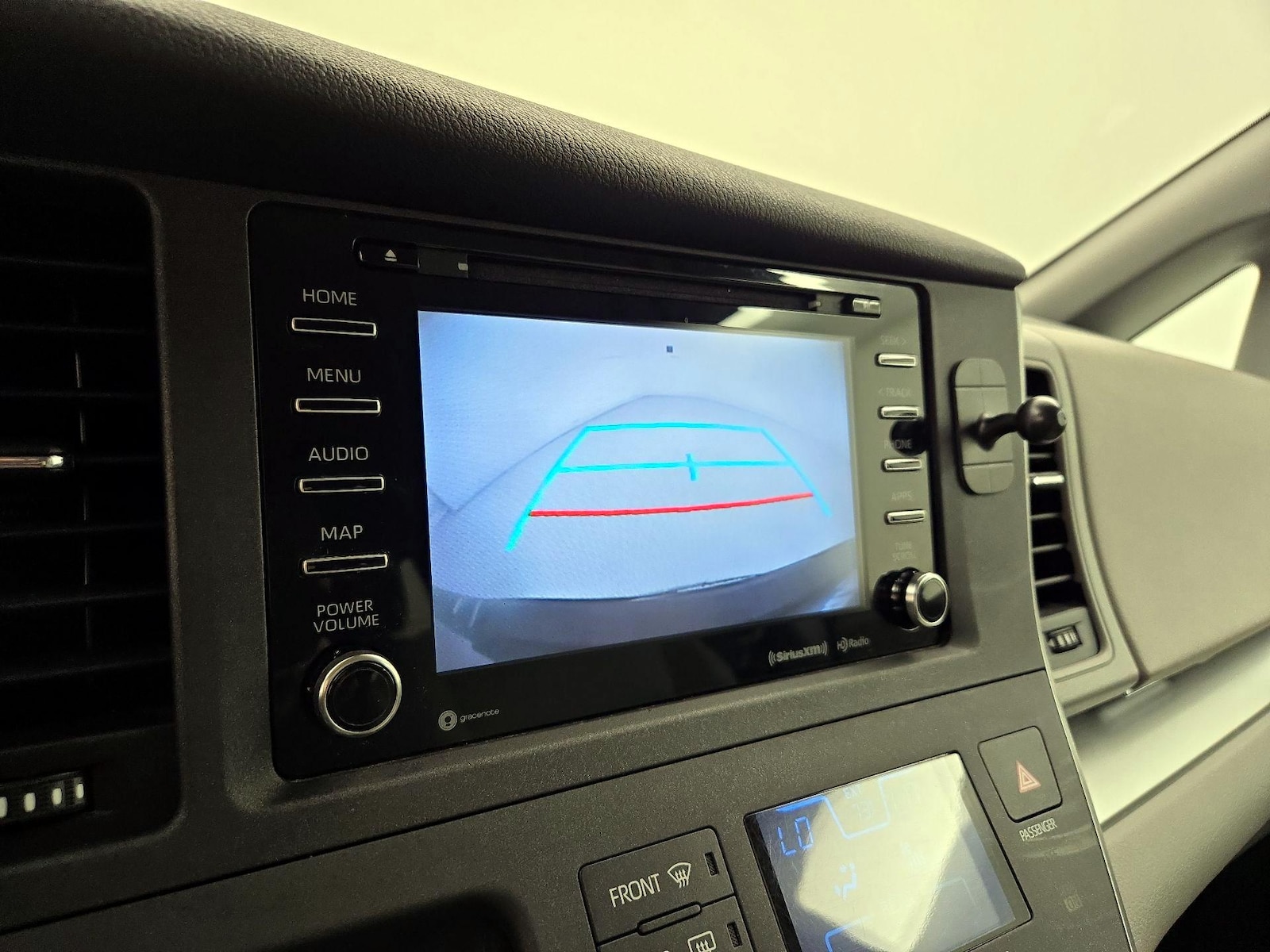2020 Toyota Sienna LE - Photo 15